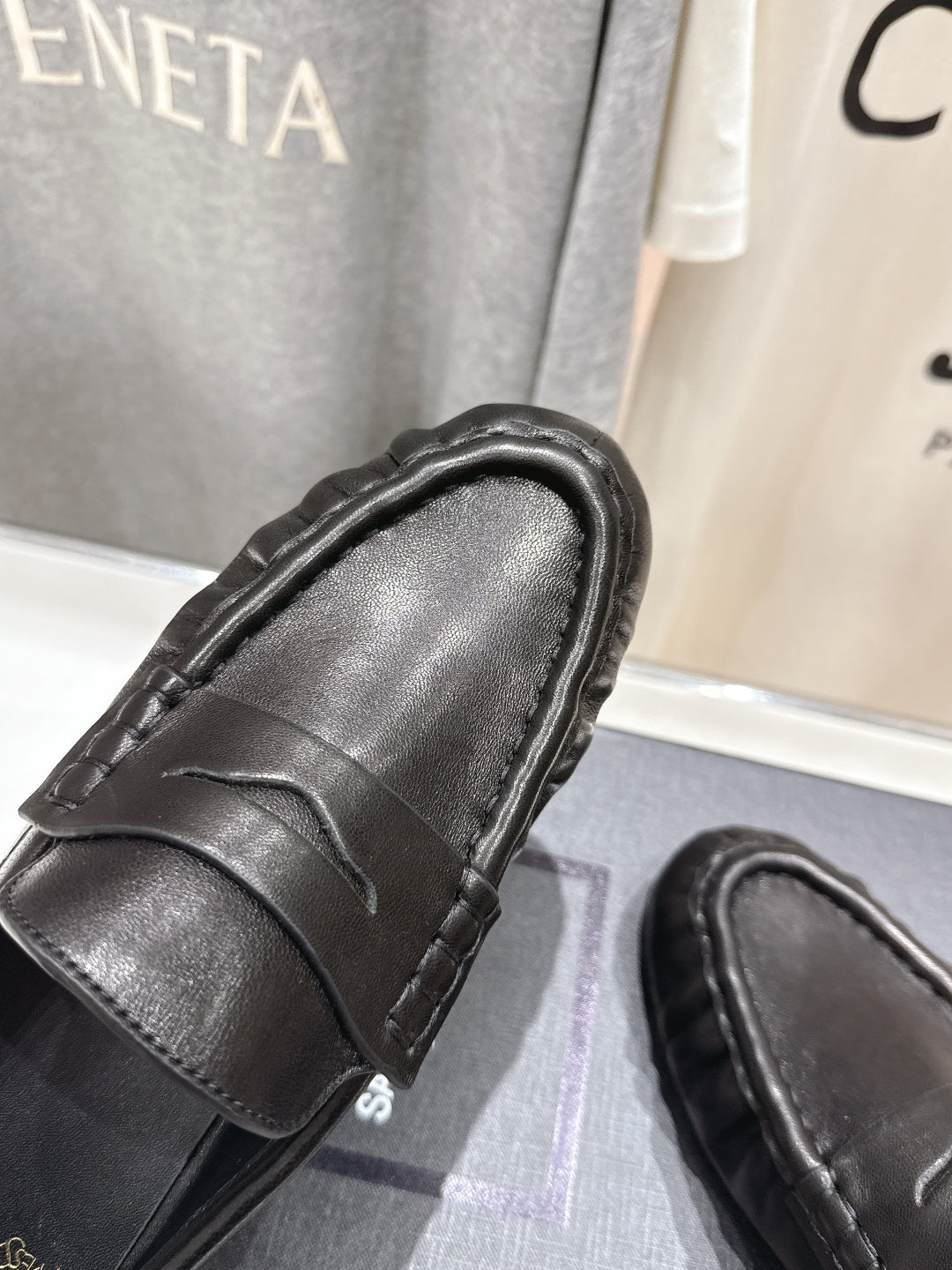 YSL 25 Loafer Black Gold Cowhide 160363