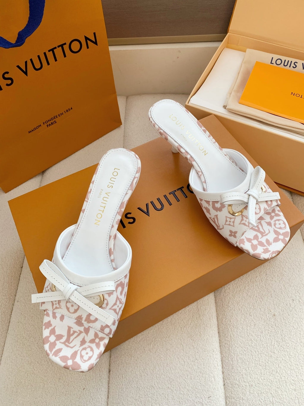 LV 26SS Single Kitten Heel Sandals 55 Light Pink in Cowhide 703053