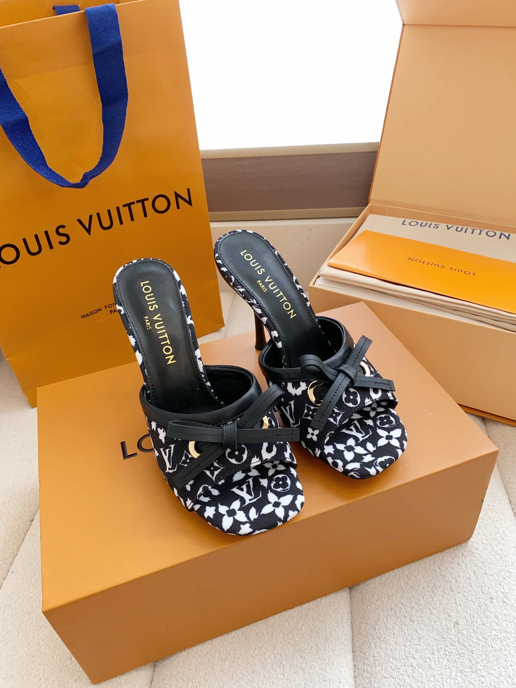 LV 26SS Single Kitten Heel Sandals 105 Black in Cowhide 703045