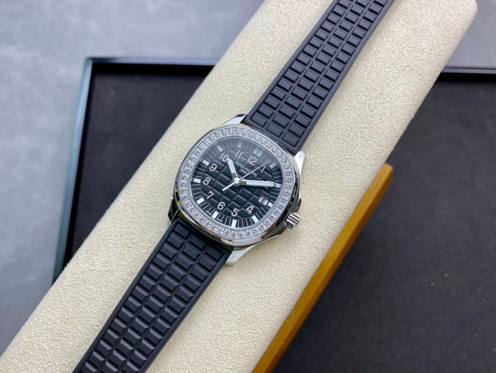 PATEK Aquanaut 35.6mm Black Diamond