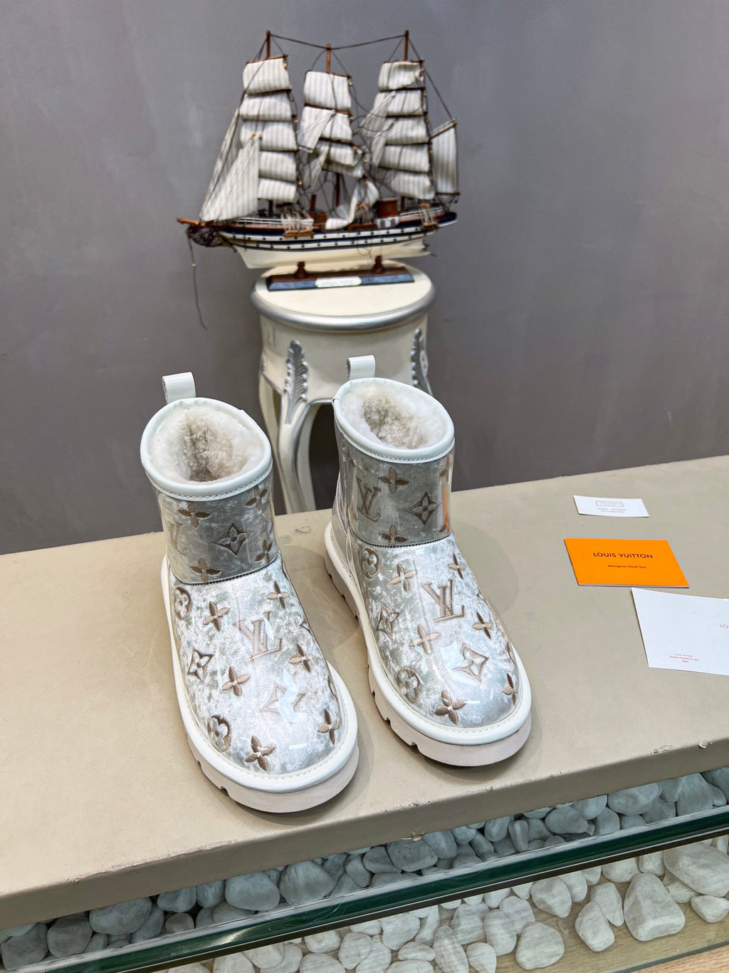 LV 25 Snow Boots Ivory Scratch-Resistant PVC Wool 576229