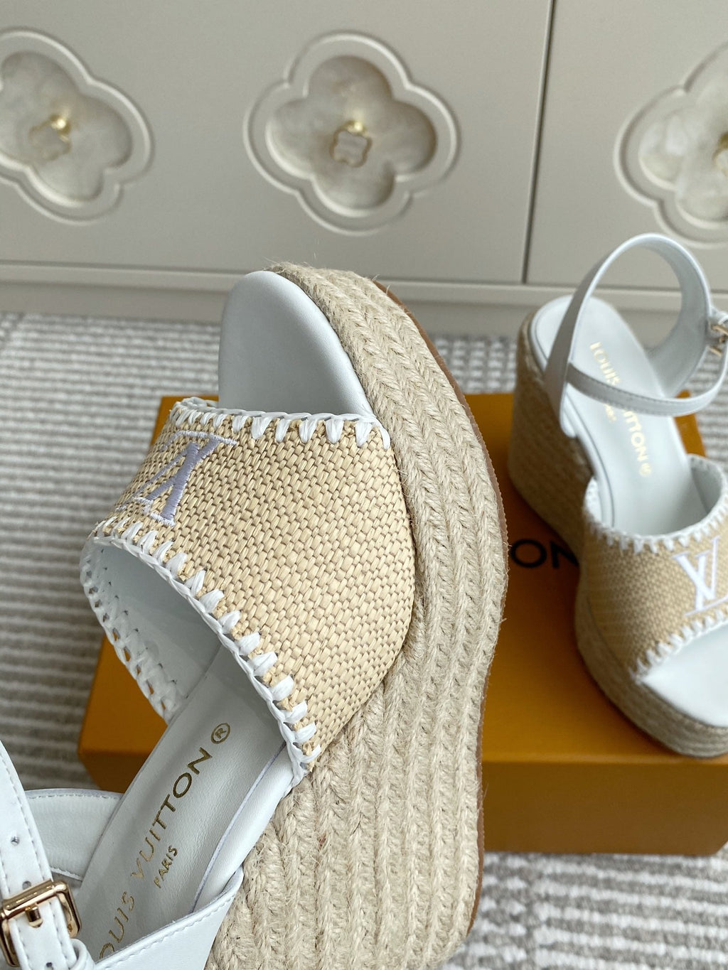 LV Beige·Raffia Straw Wedge Sandals 11.5cm White Lining Leather 291584