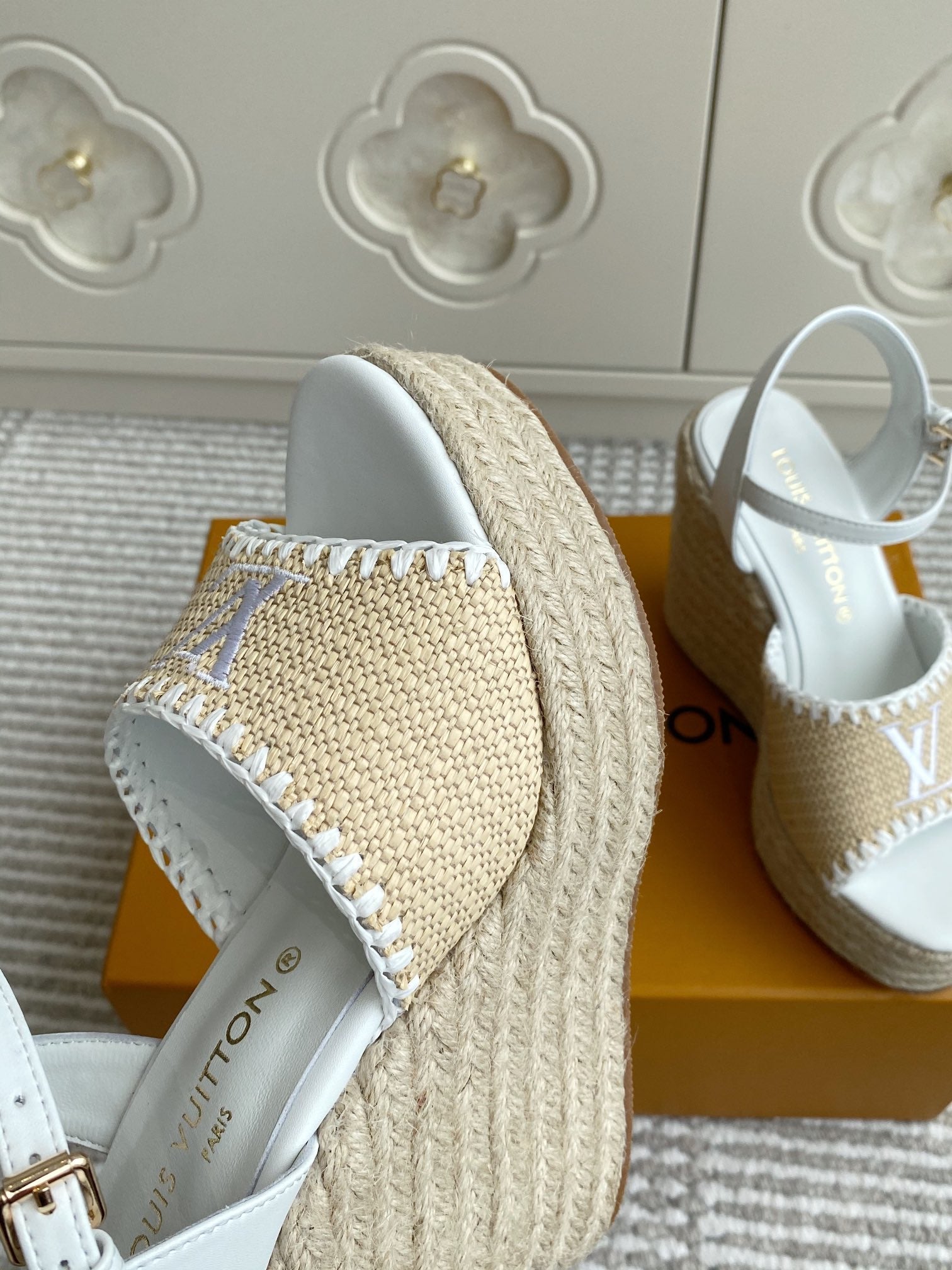 LV Beige·Raffia Straw Wedge Sandals 11.5cm White Lining Leather 291584