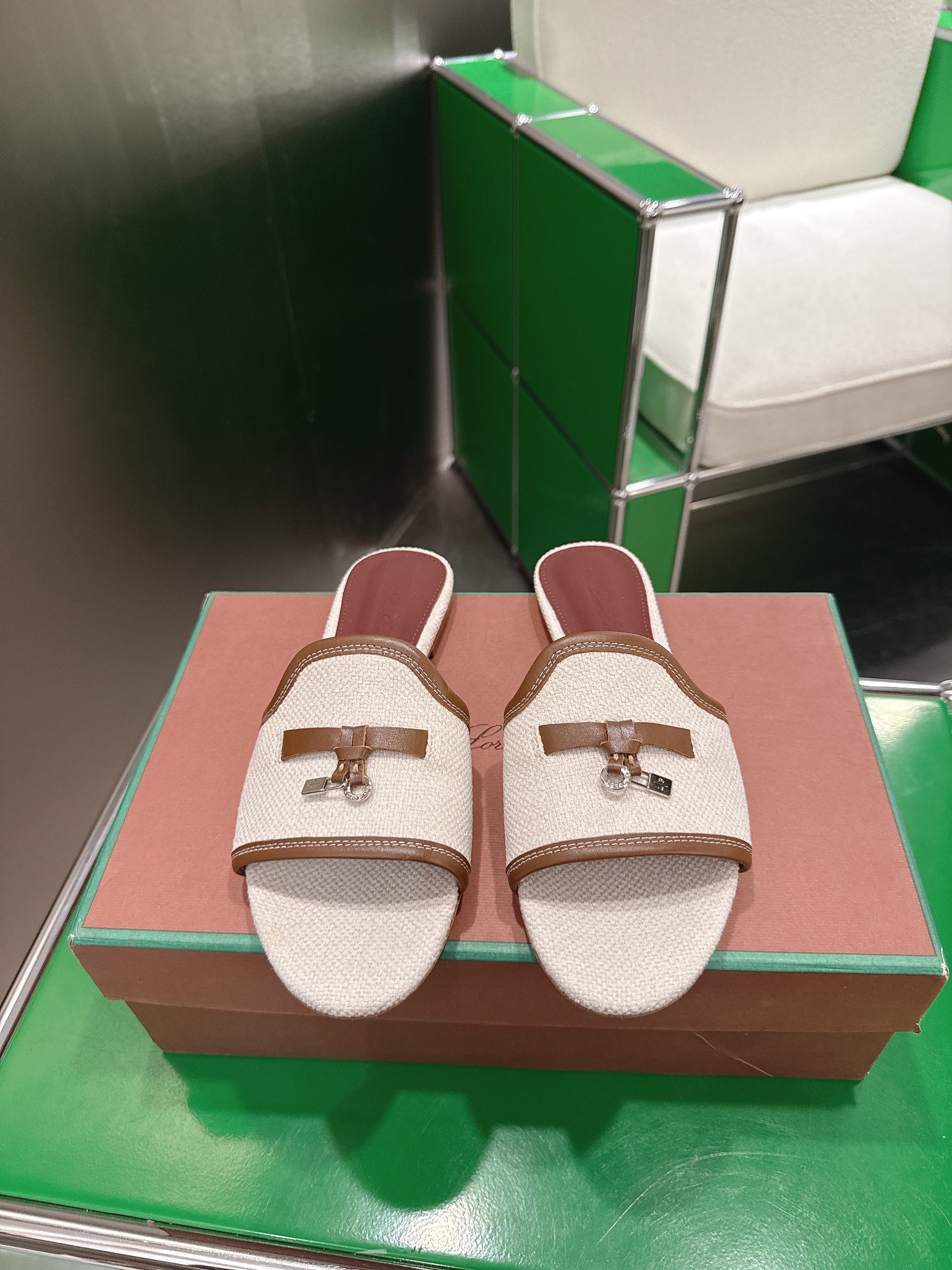 LP Summer Charm Slipper Beige Sheep Fabric 632136