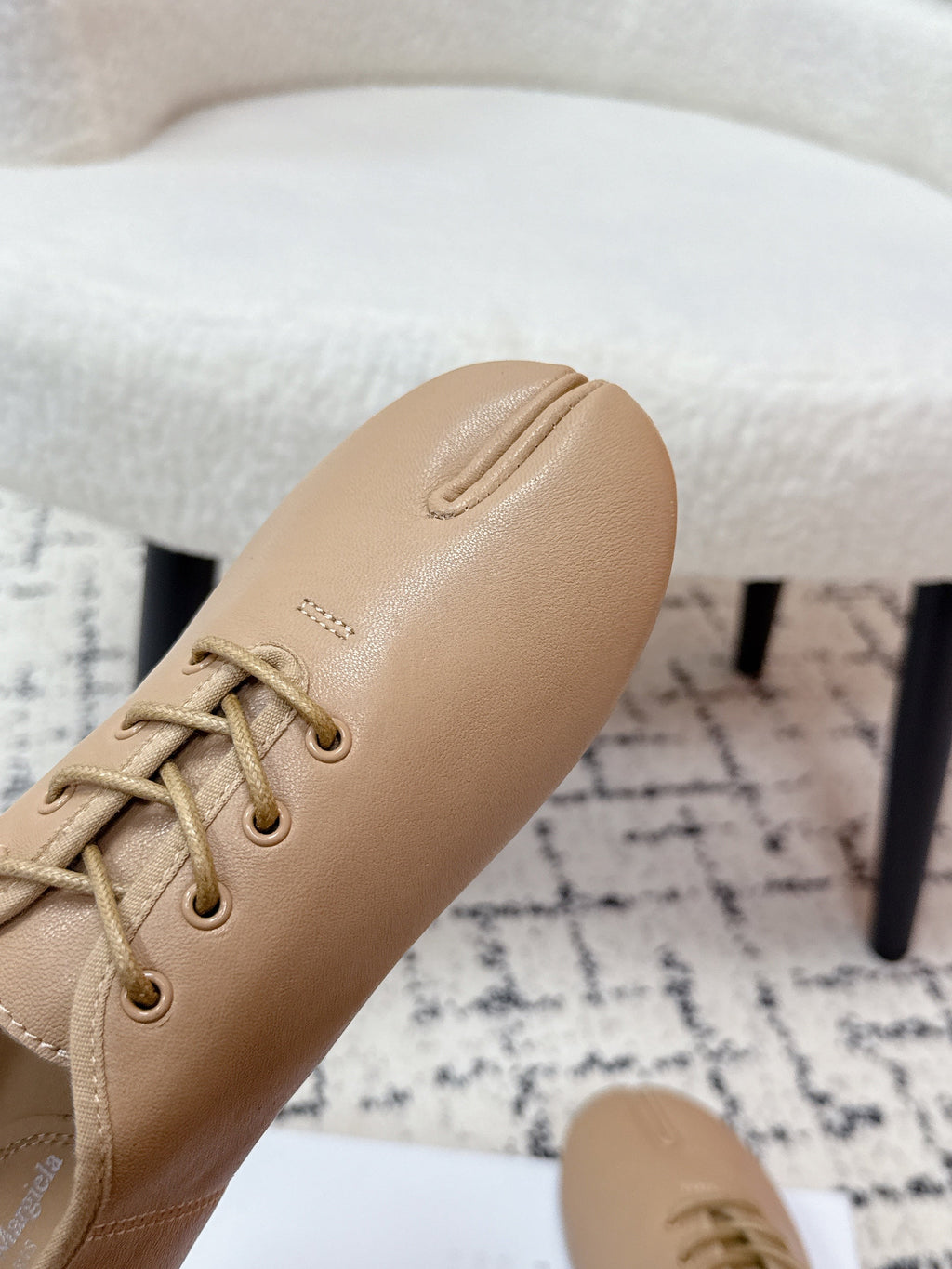 MM Tabi 6-Point Toe Lace-up Shoes Beige Calfskin 558422