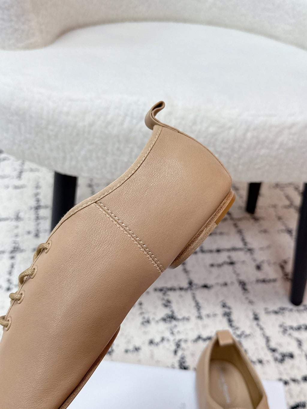 MM Tabi 6-Point Toe Lace-up Shoes Beige Calfskin 558422