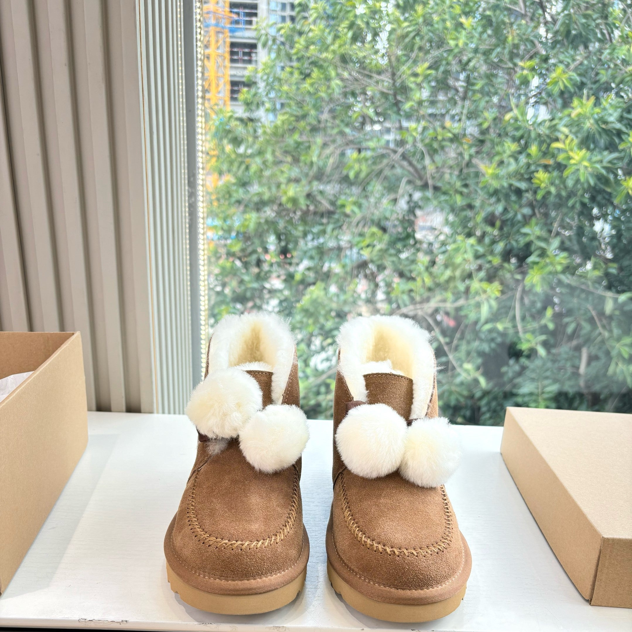 UGG Kallen Boots Brown White Wool Suede 506603