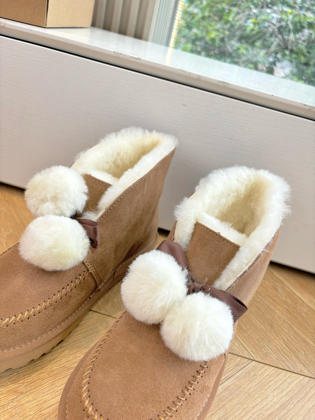 UGG Kallen Boots Brown White Wool Suede 506603