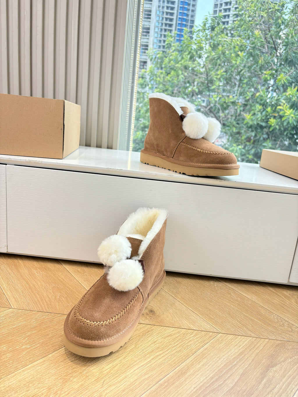 UGG Kallen Boots Brown White Wool Suede 506603