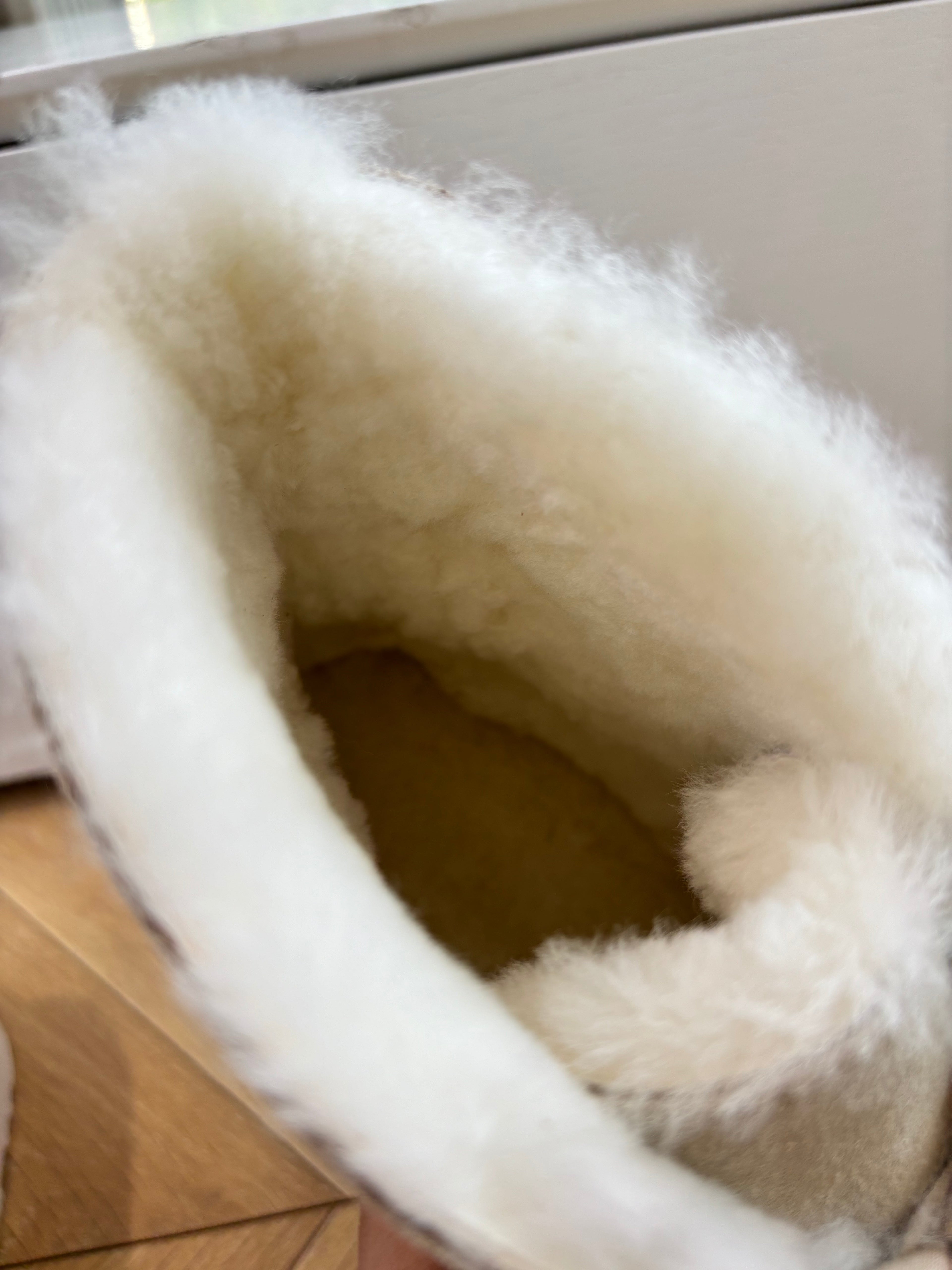UGG Kallen Boots Taupe White Wool Suede 506602