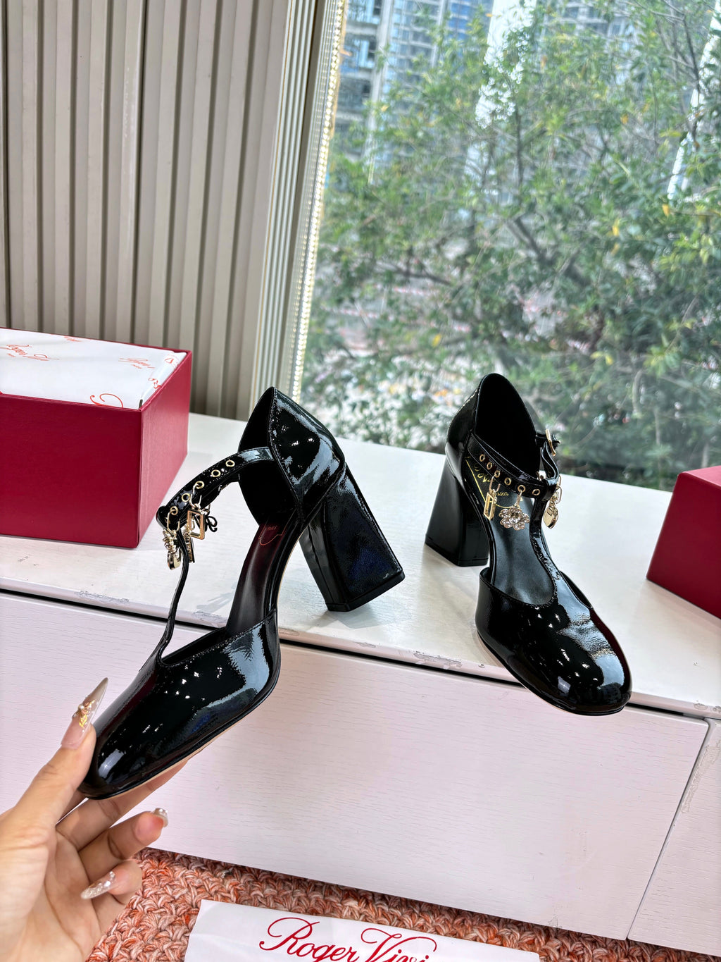 Roger Vivier 2025 Belle Vivier Buckled Pump Black Patent Leather