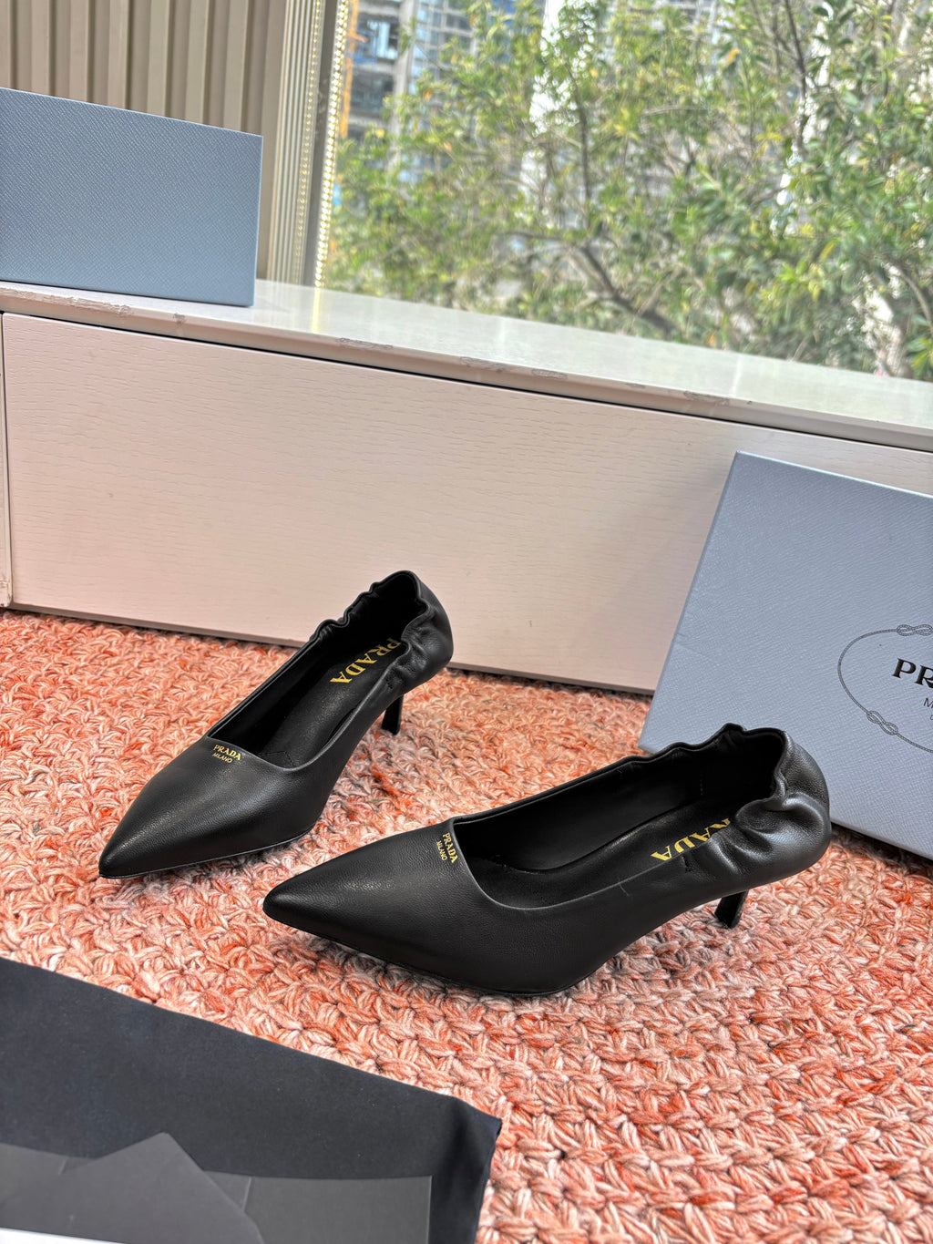 Prada Pointed-Toe Pumps Black Leather 604171