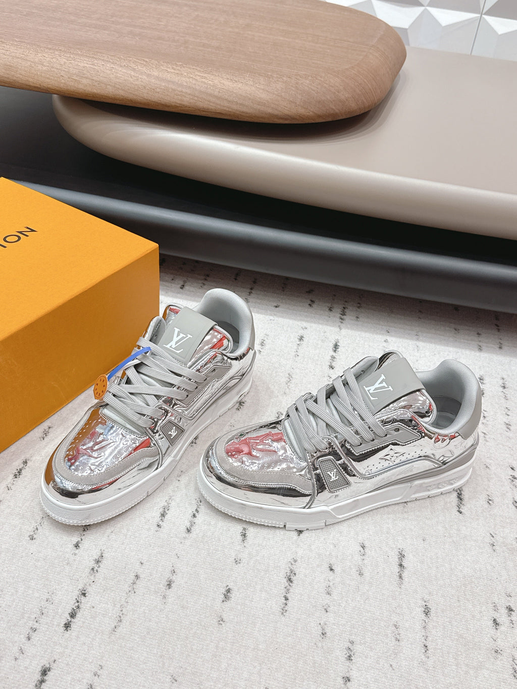 LV 26s Trainer Sliver Cowhide Leather 612839