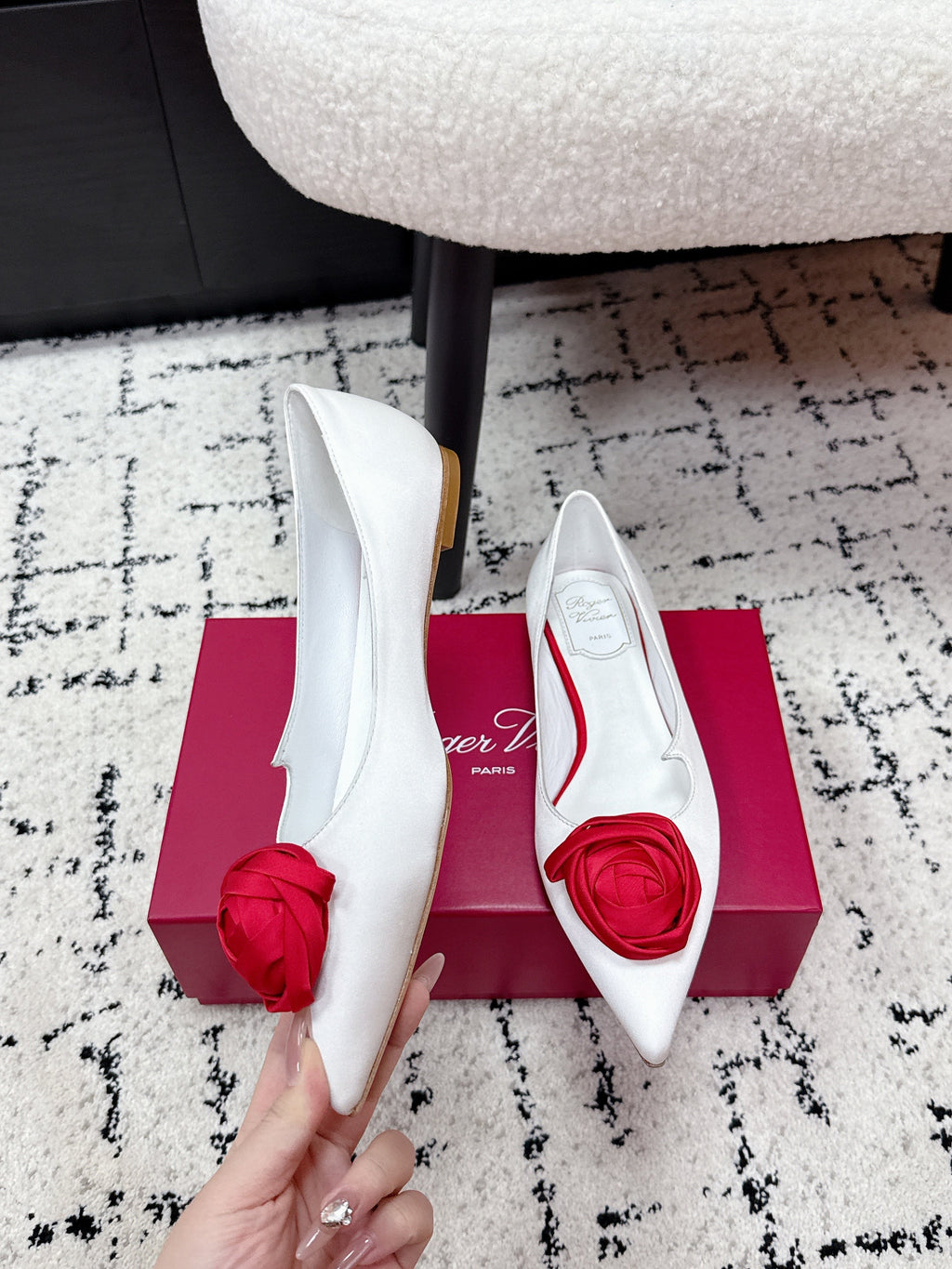 RV Rose Vivier Flower Slingback Flat White Red  Satin 617288