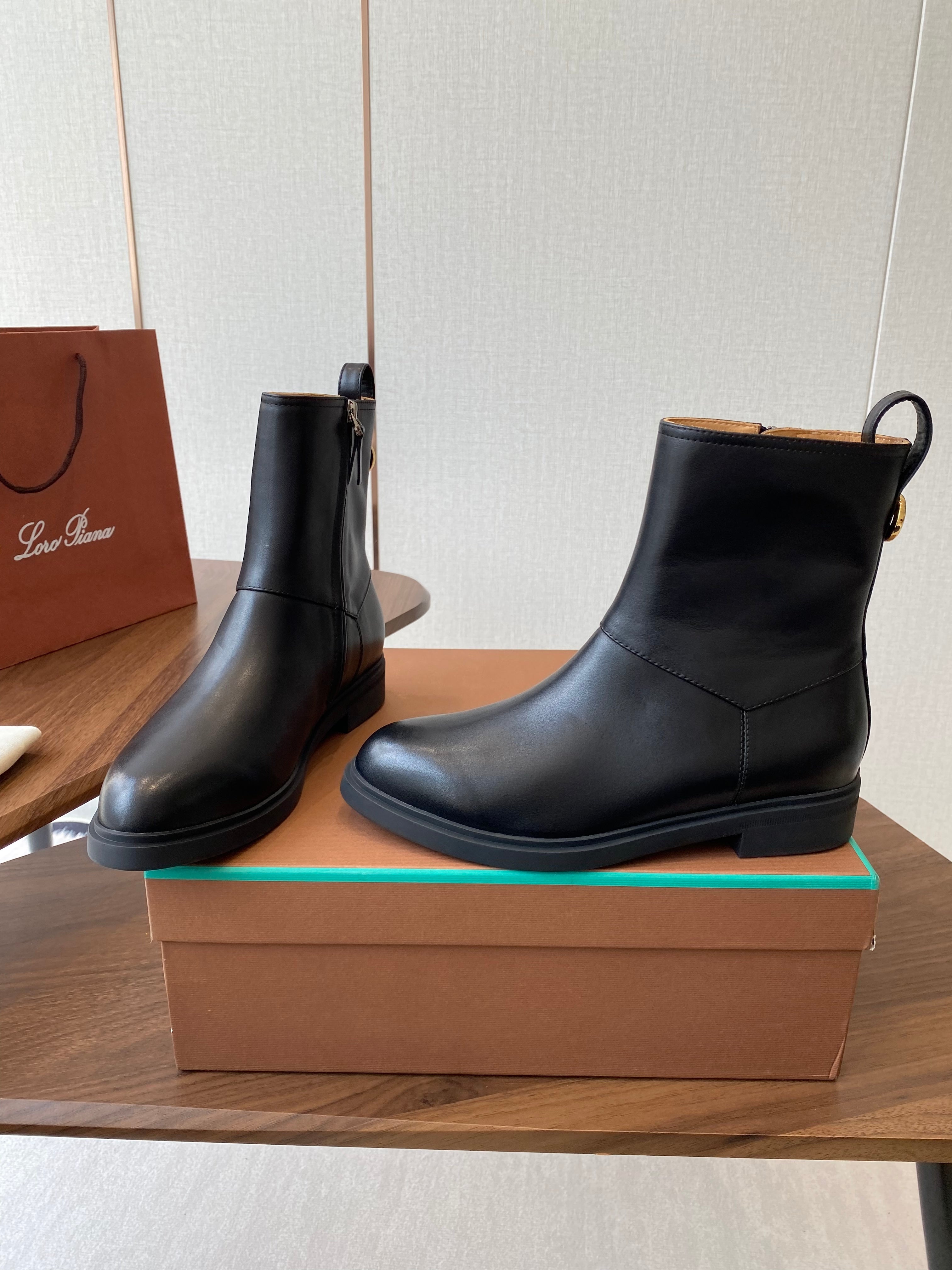 LP latest short boots black calfskin 388110