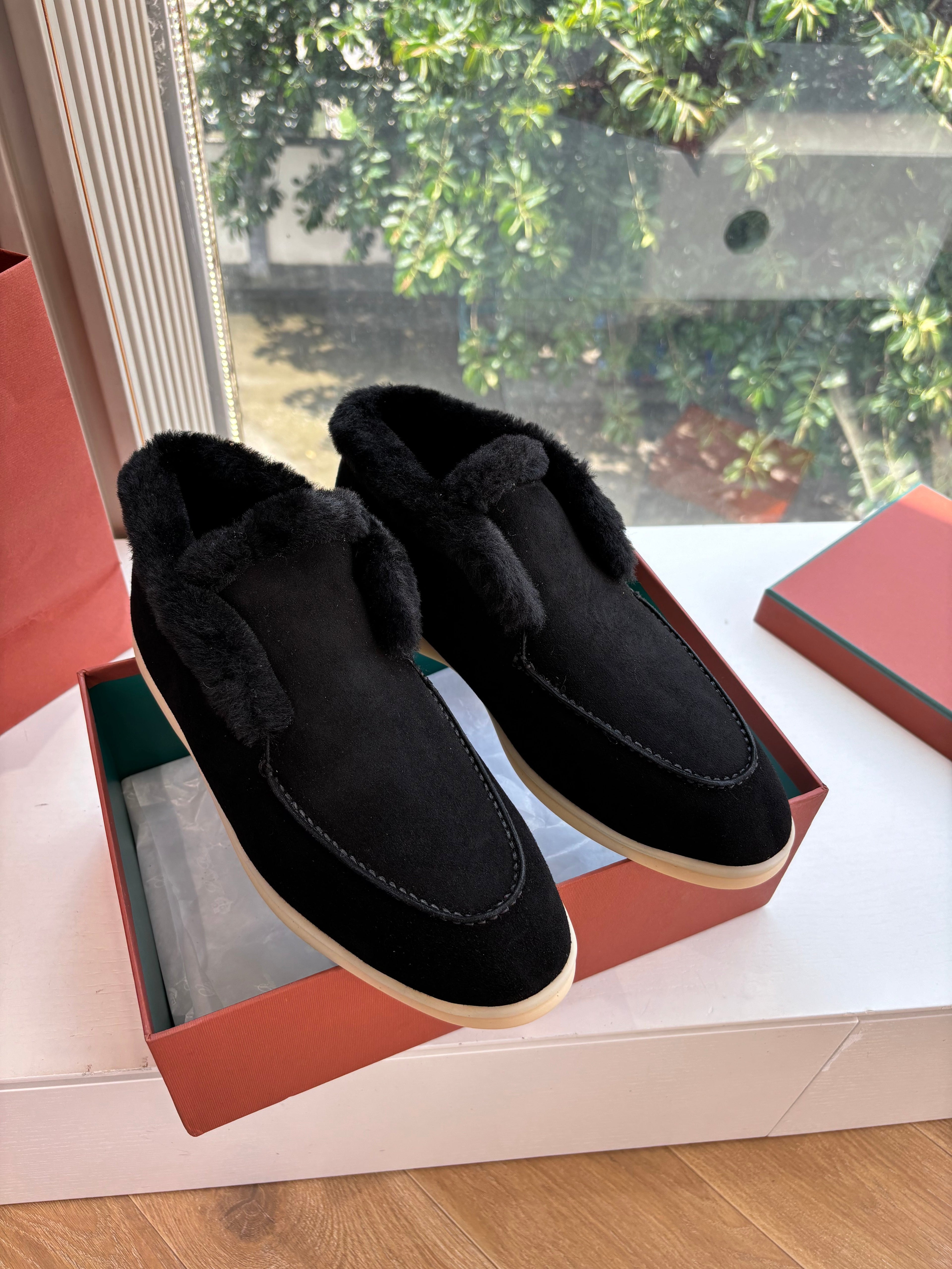 LP Open Walk Ankle Boot Black Fur Suede 507424