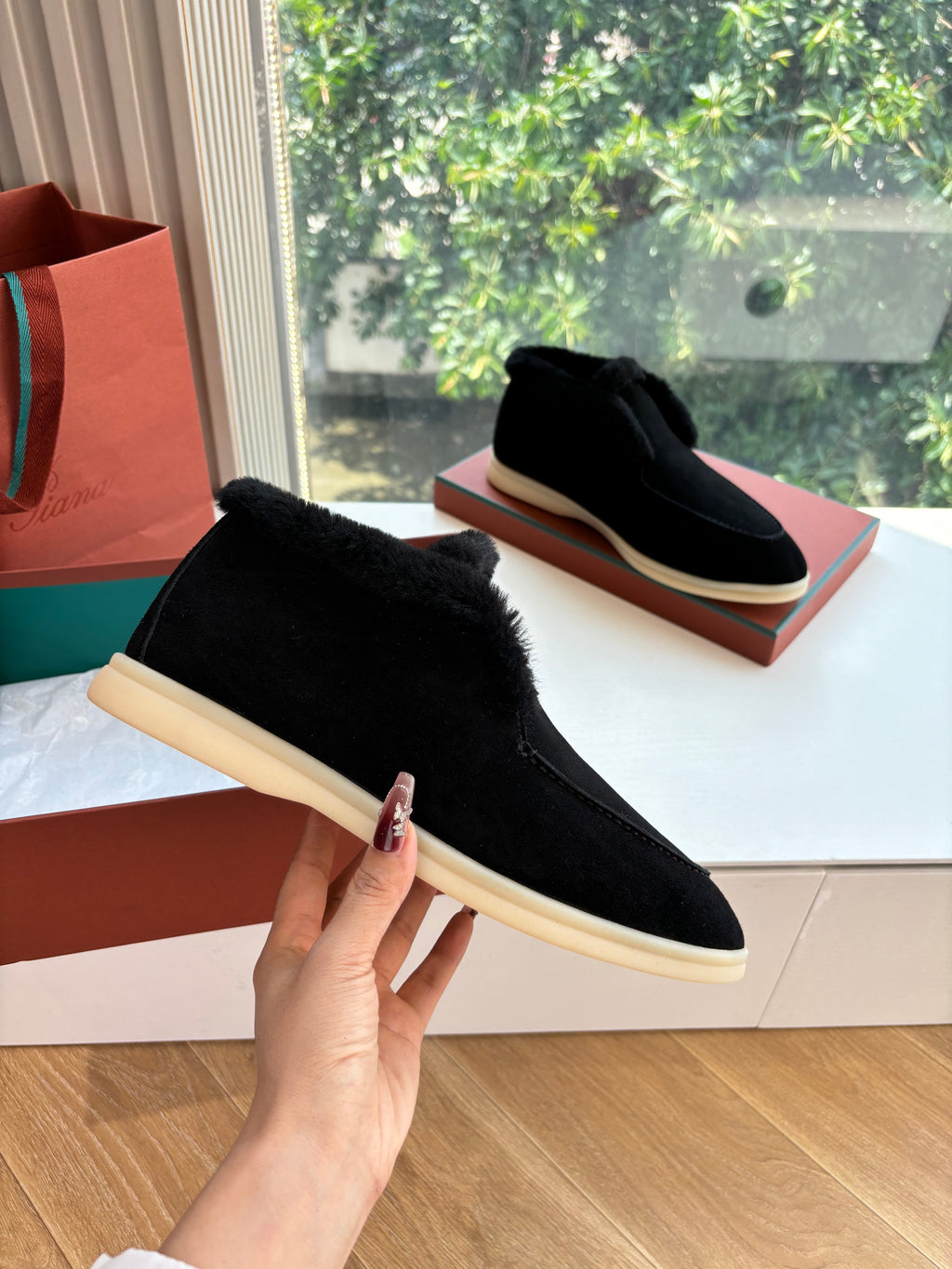 LP Open Walk Ankle Boot Black Fur Suede 507424