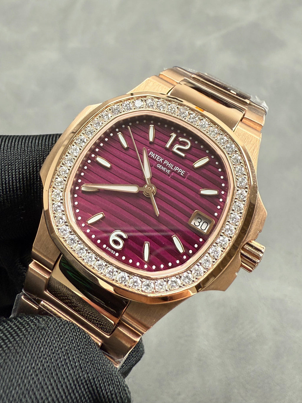 PATEK Nautilus 32mm Pink Gold Pink Dial