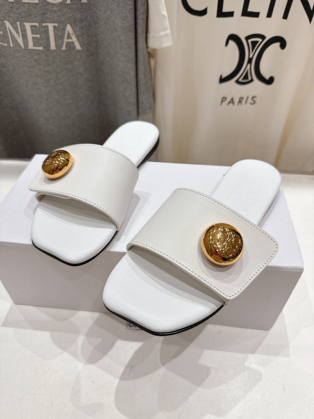 Loewe 25 Pebble Slide White Calfskin