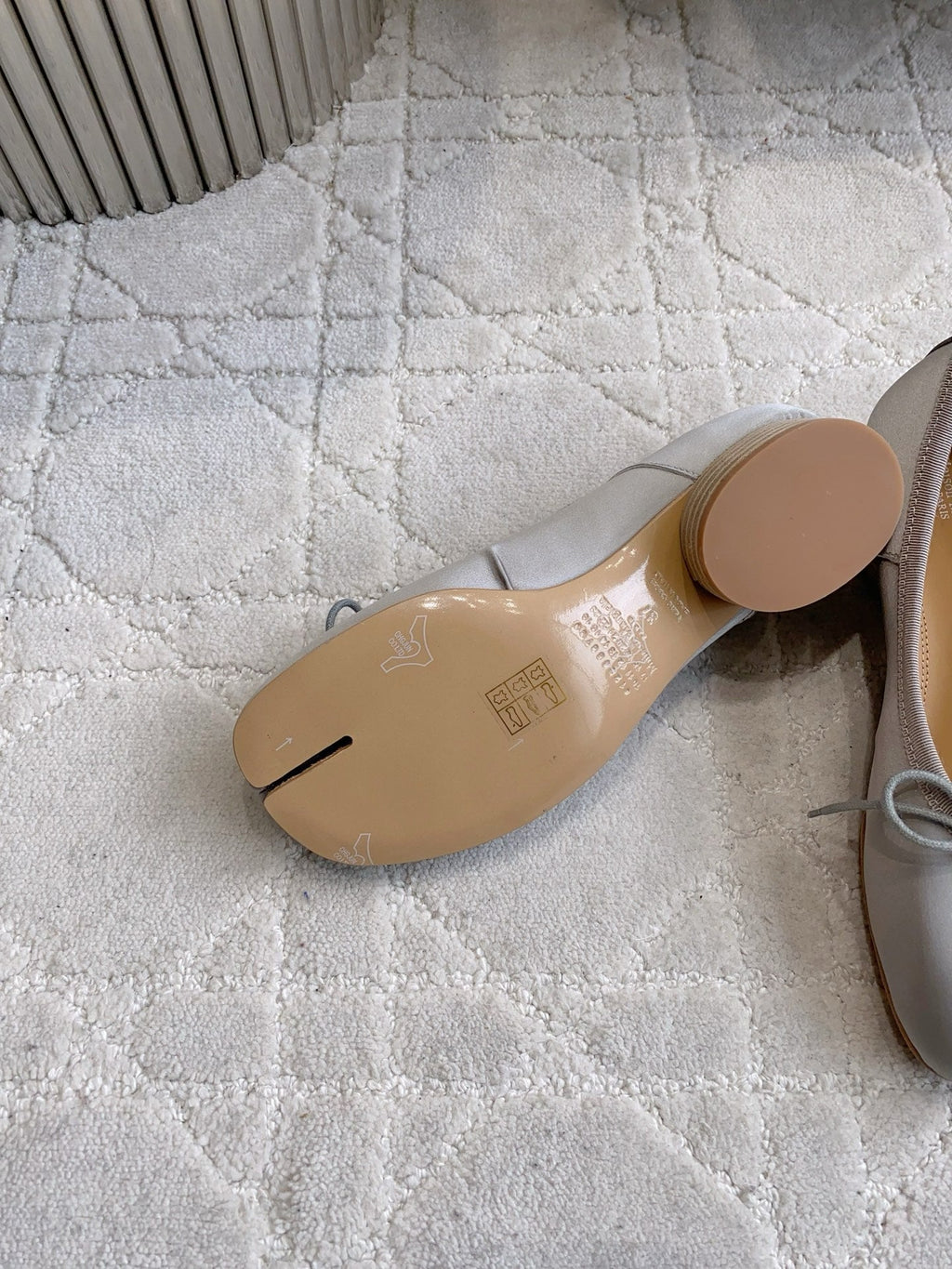 Maison Margie Split-Toe Ballet Flats Grey Satin 724811