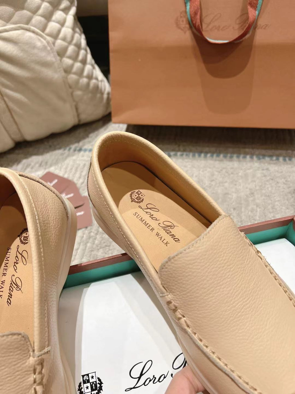 LP Summer Walk Beige Grain Leather 664632