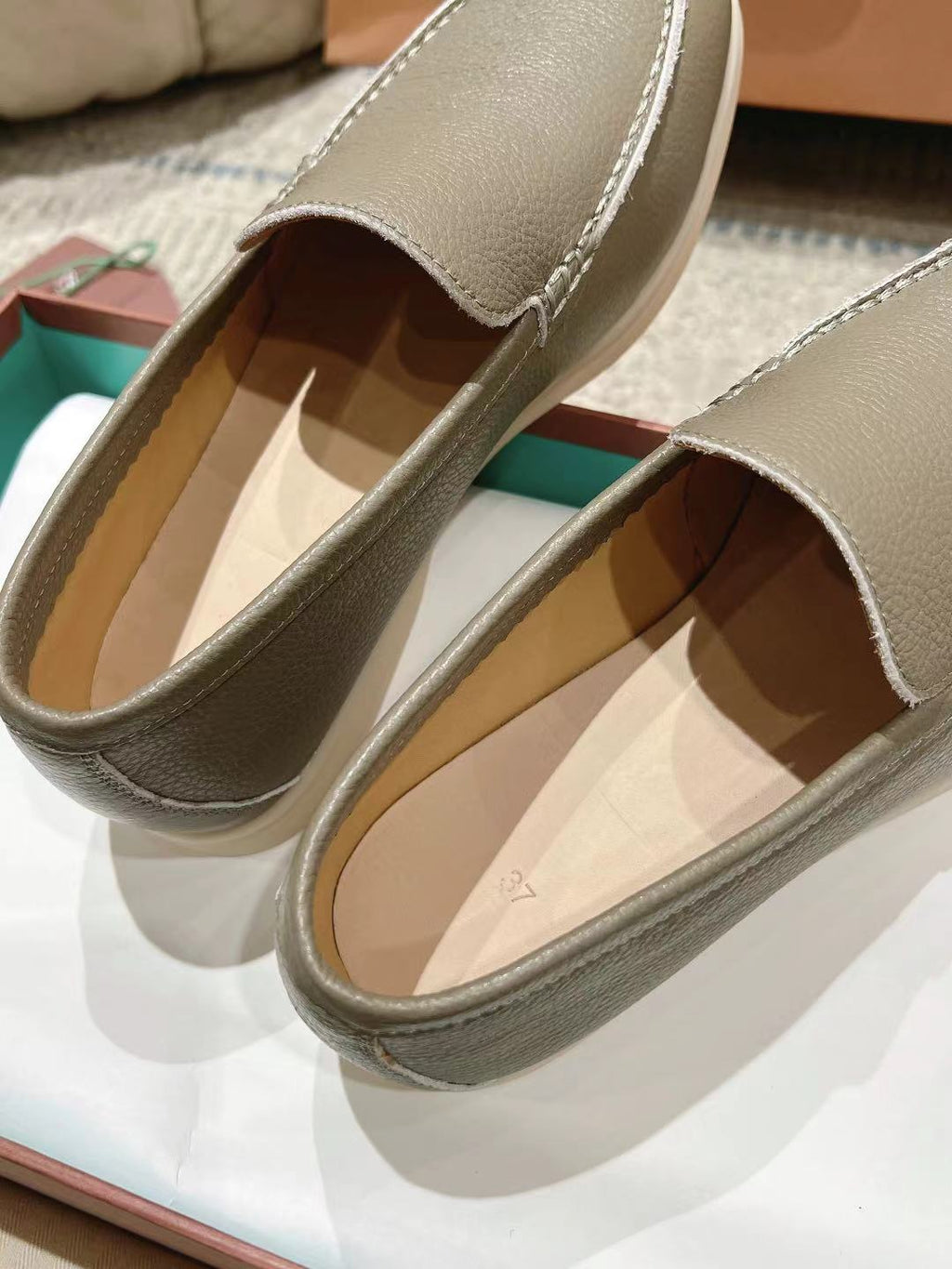 LP Summer Walk Light Etope Grain Leather 664628
