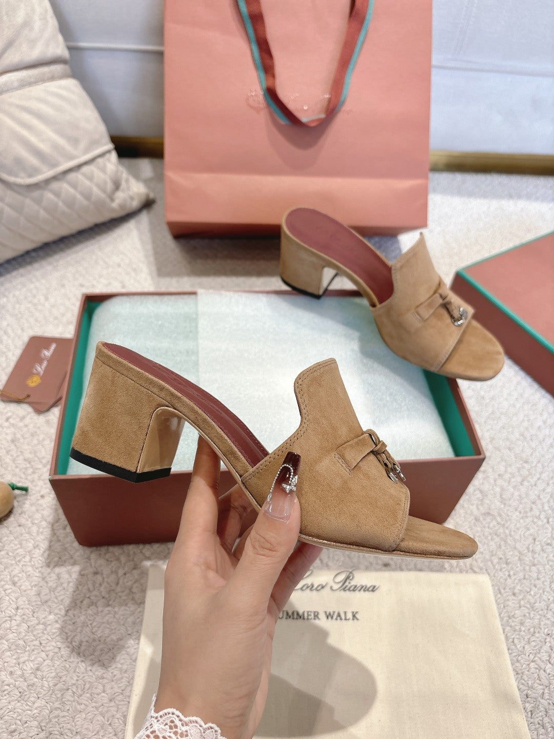 LP 25 Summer Charm Sandal 55 Beige Suede Dard Red Calfskin