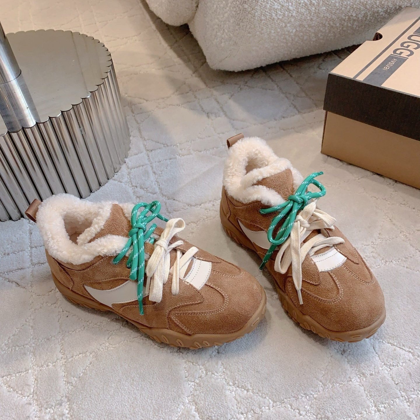 UGG Lanxuryee Cow Sneaker Brown Suede Shearling Lining 516901
