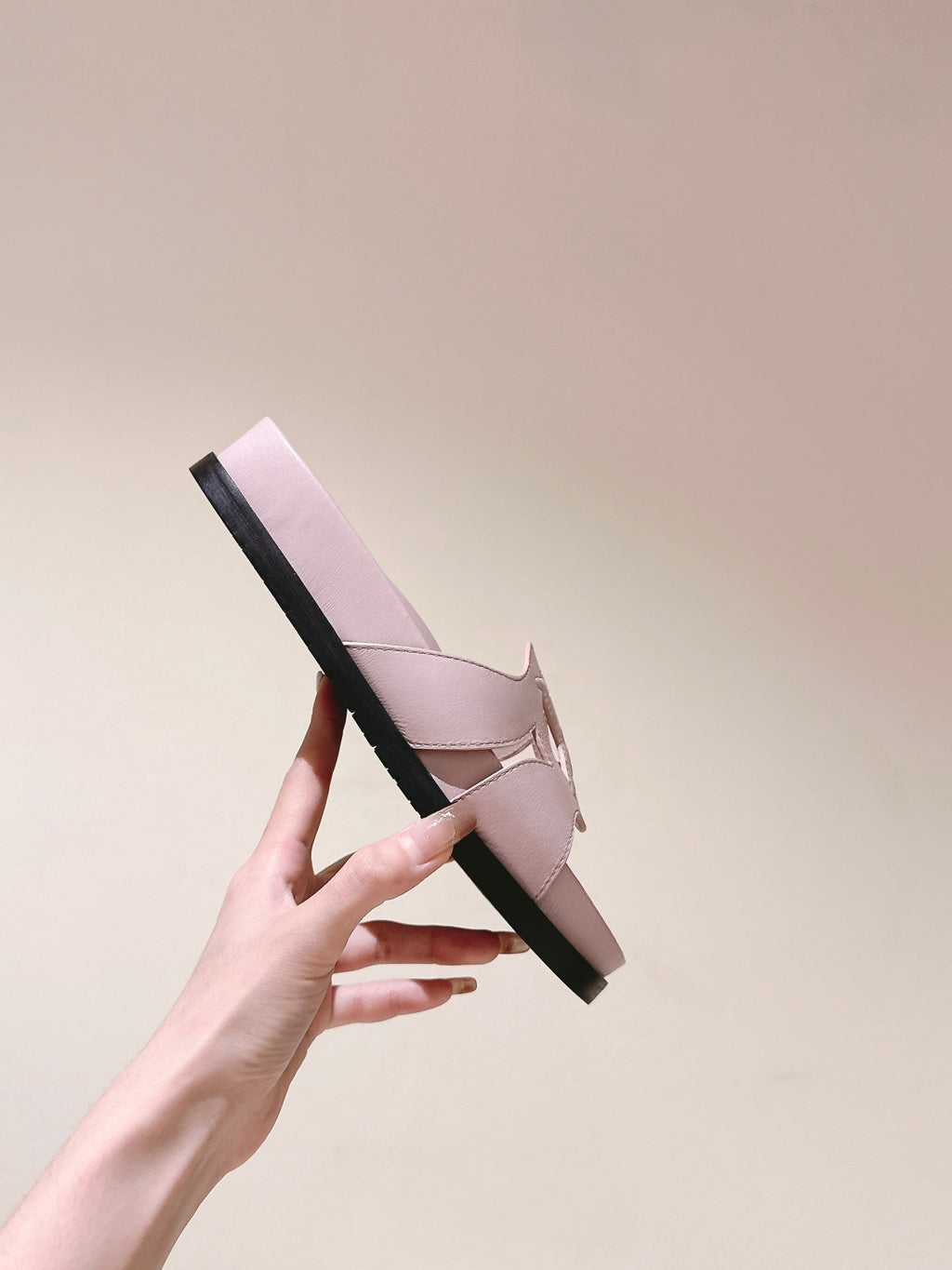 lv sandal isola flat mule light pink calfskin