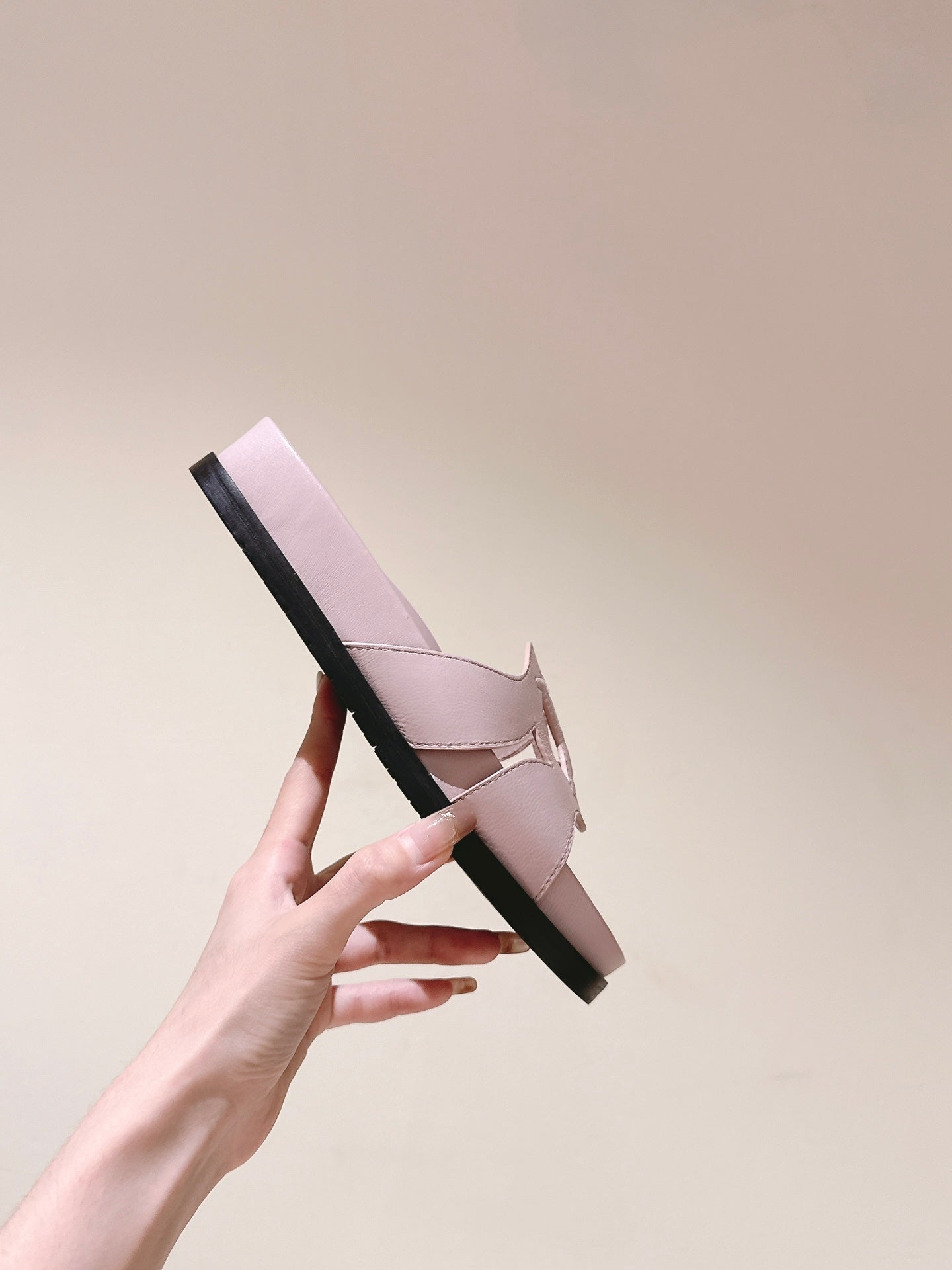 lv sandal isola flat mule light pink calfskin