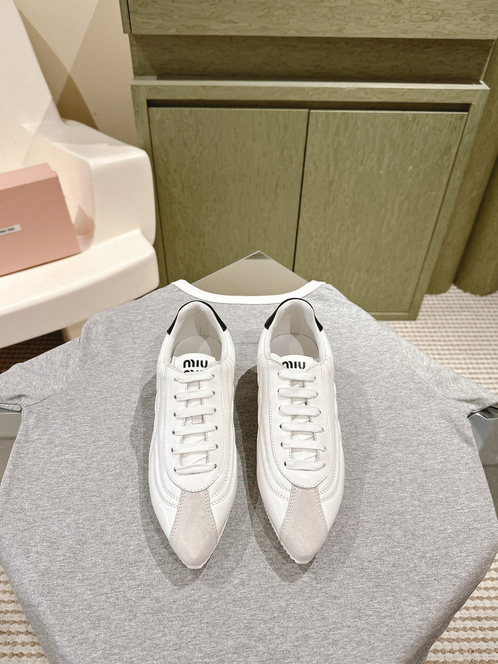 Miu Low-top Pointed Toe Sneakers White Cowhide Suede 445541