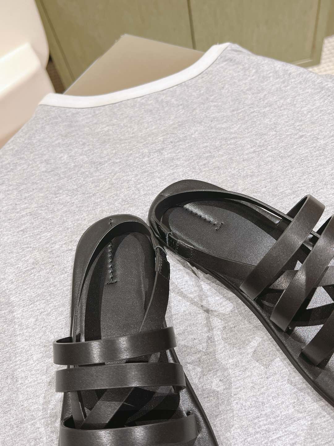 The Row Line Sandals Black Sheepskin 451280