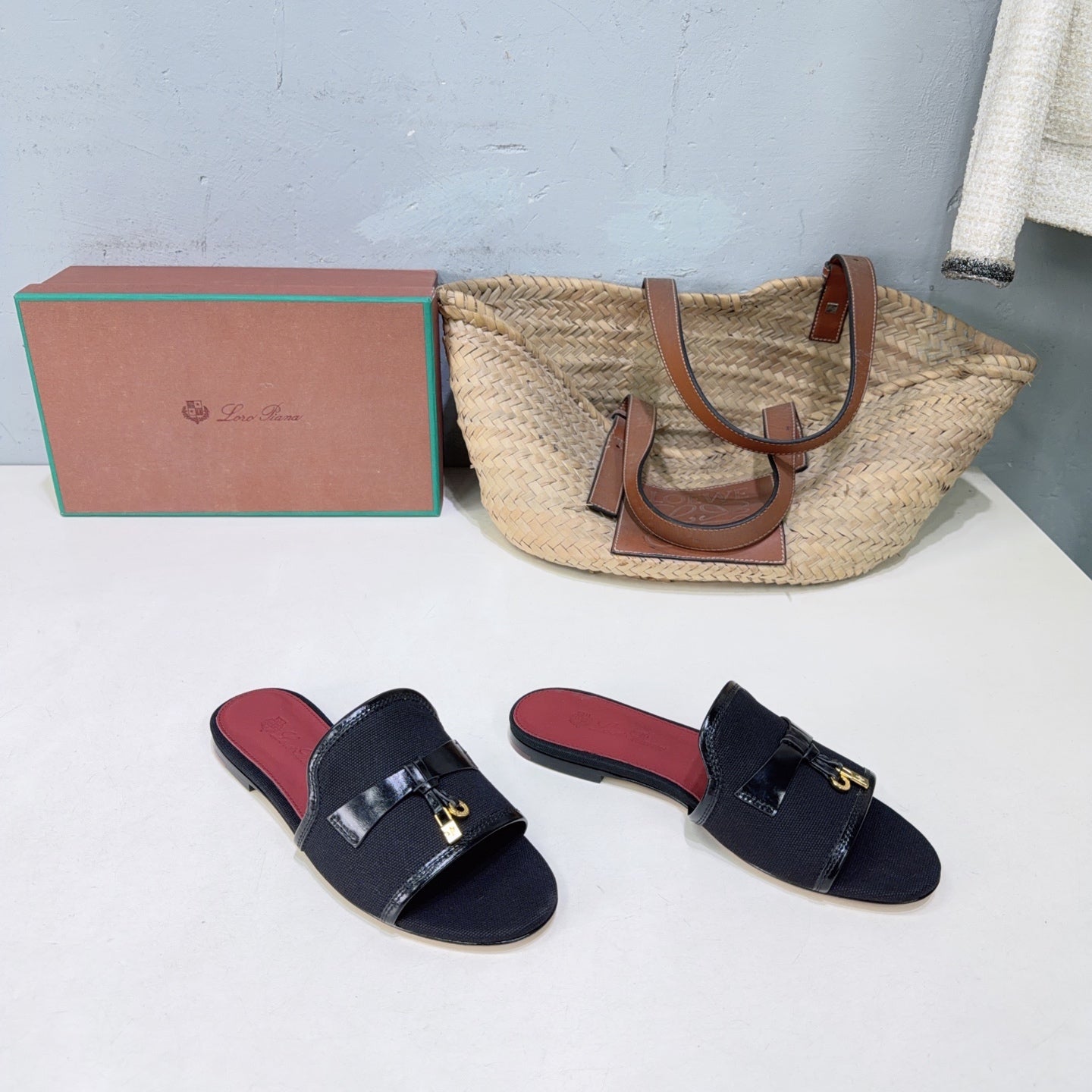 LP Summer Charms Flat Sandal Black Leather Canvas 742536