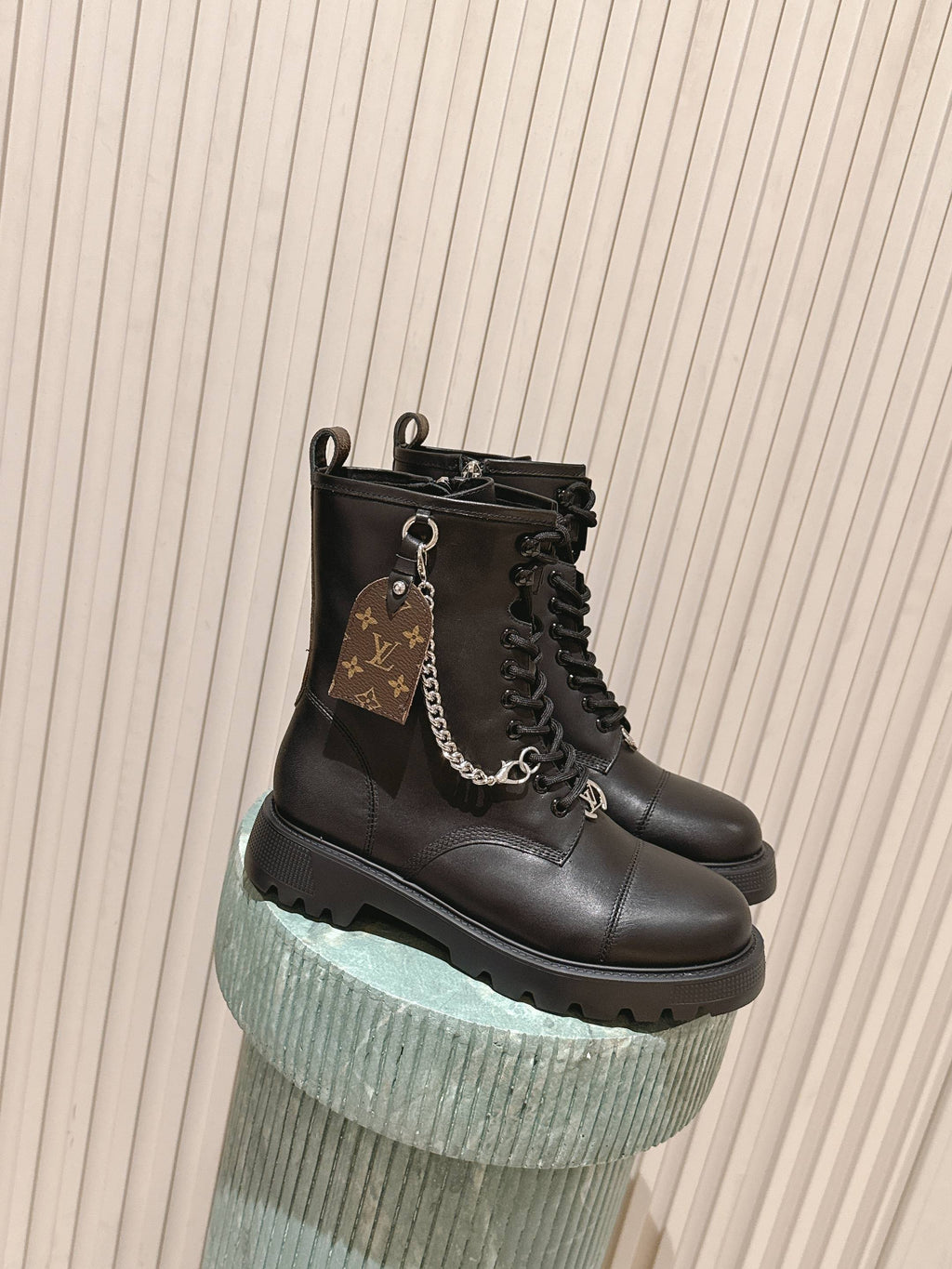 LV District Ranger Ankle Boot Black Plain Calf Leather 555687