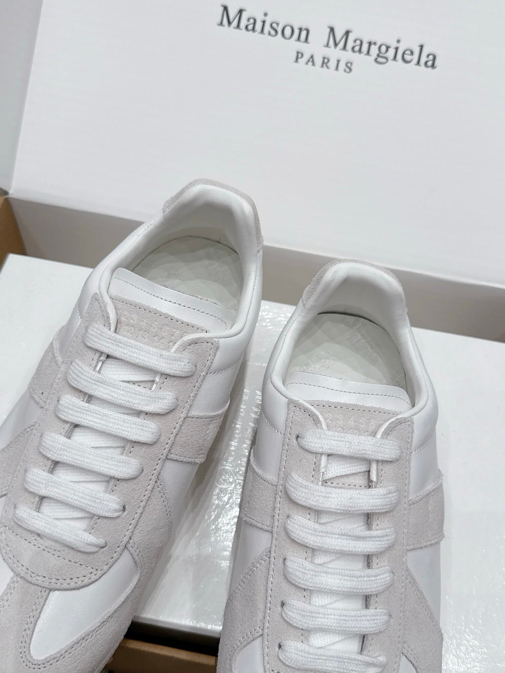 MM6 Replica Casual Sneaker White Sheepskin Suede 881195