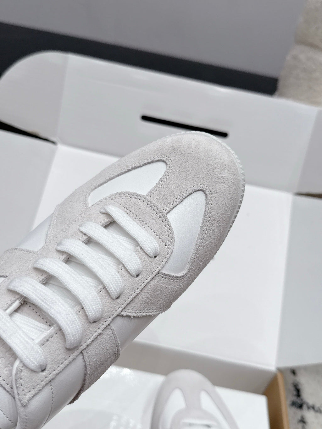 MM6 Replica Casual Sneaker White Sheepskin Suede 881195