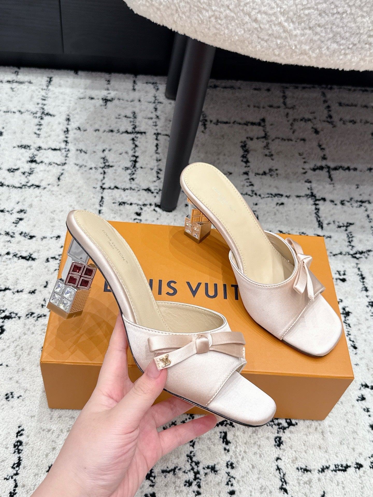 LV Cube Mules 7cm Light Pink Silk Fabric Sheepskin 880424
