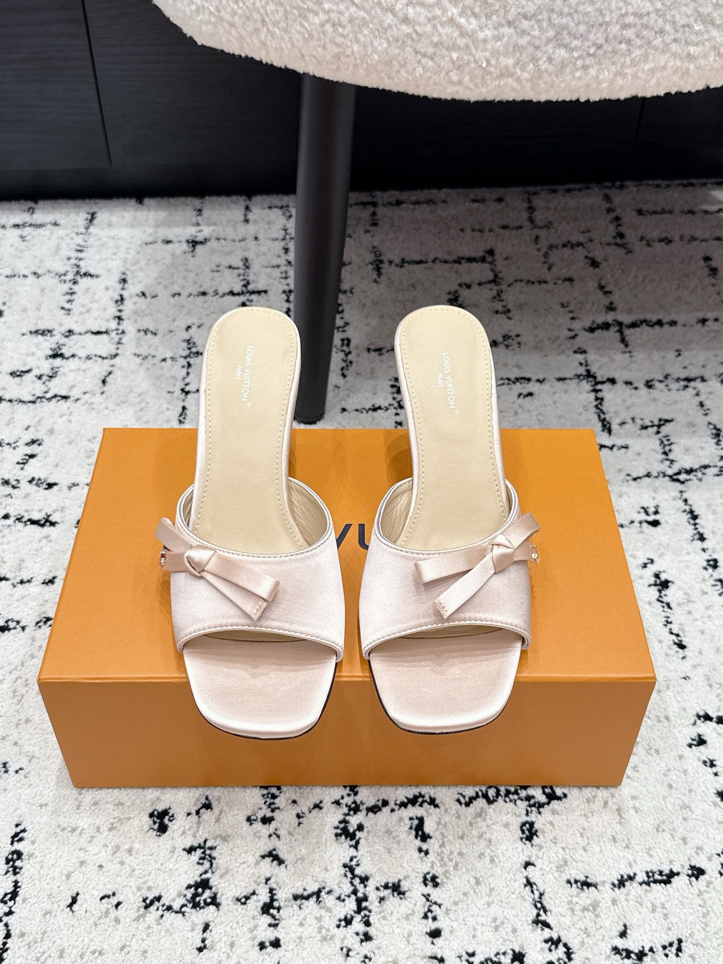 LV Cube Mules 7cm Light Pink Silk Fabric Sheepskin 880424