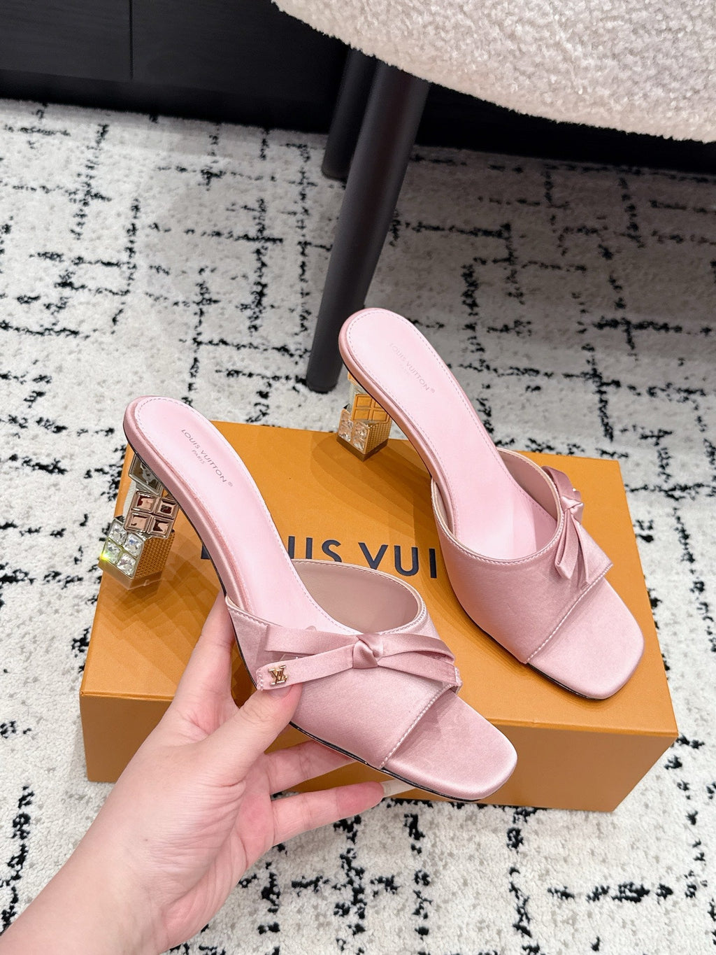 LV Cube Mules 7cm Light Pink Silk Fabric Sheepskin 880428