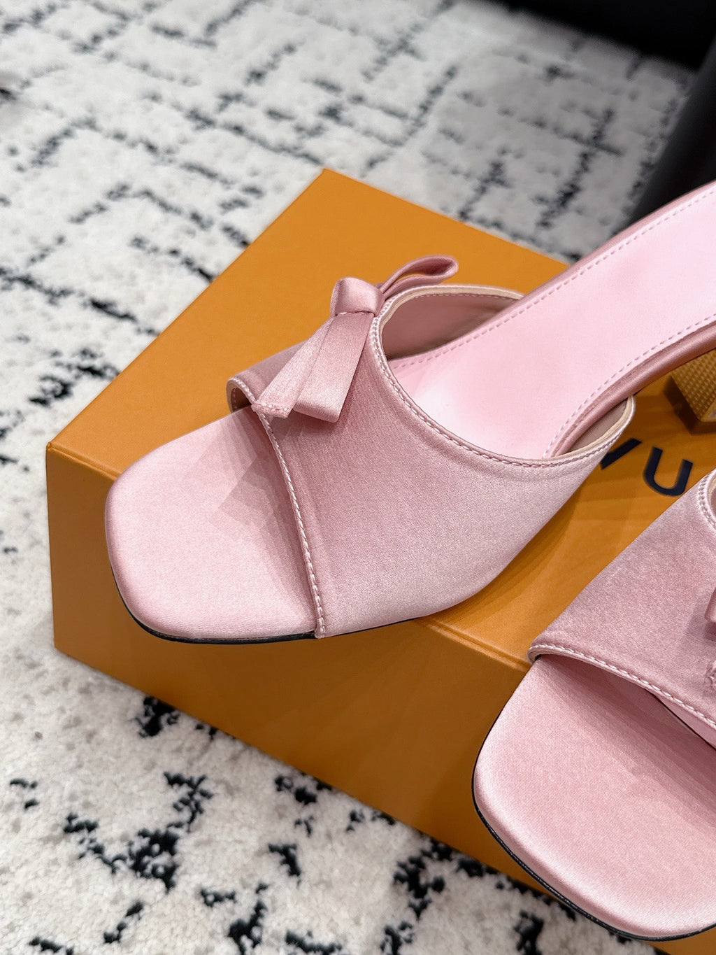 LV Cube Mules 7cm Light Pink Silk Fabric Sheepskin 880428