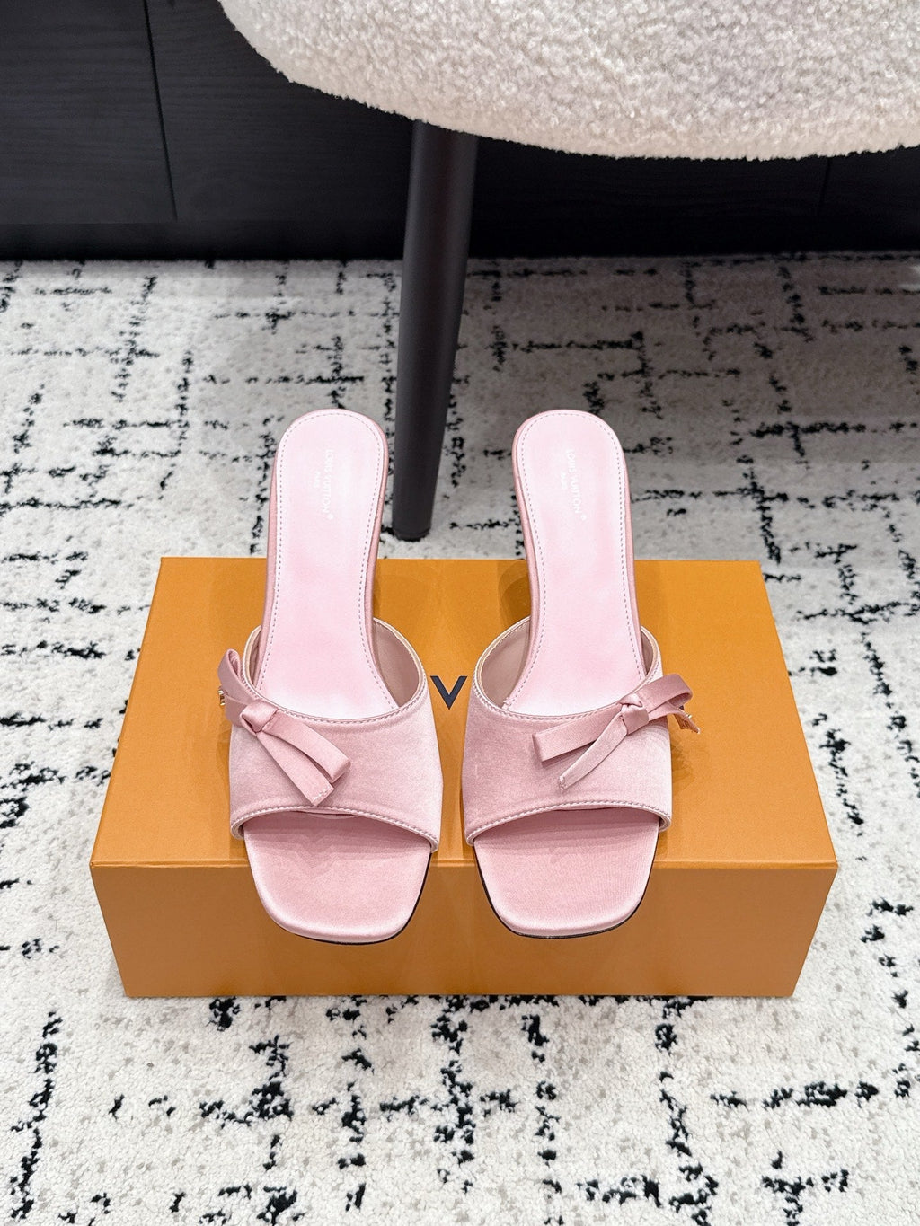LV Cube Mules 7cm Light Pink Silk Fabric Sheepskin 880428