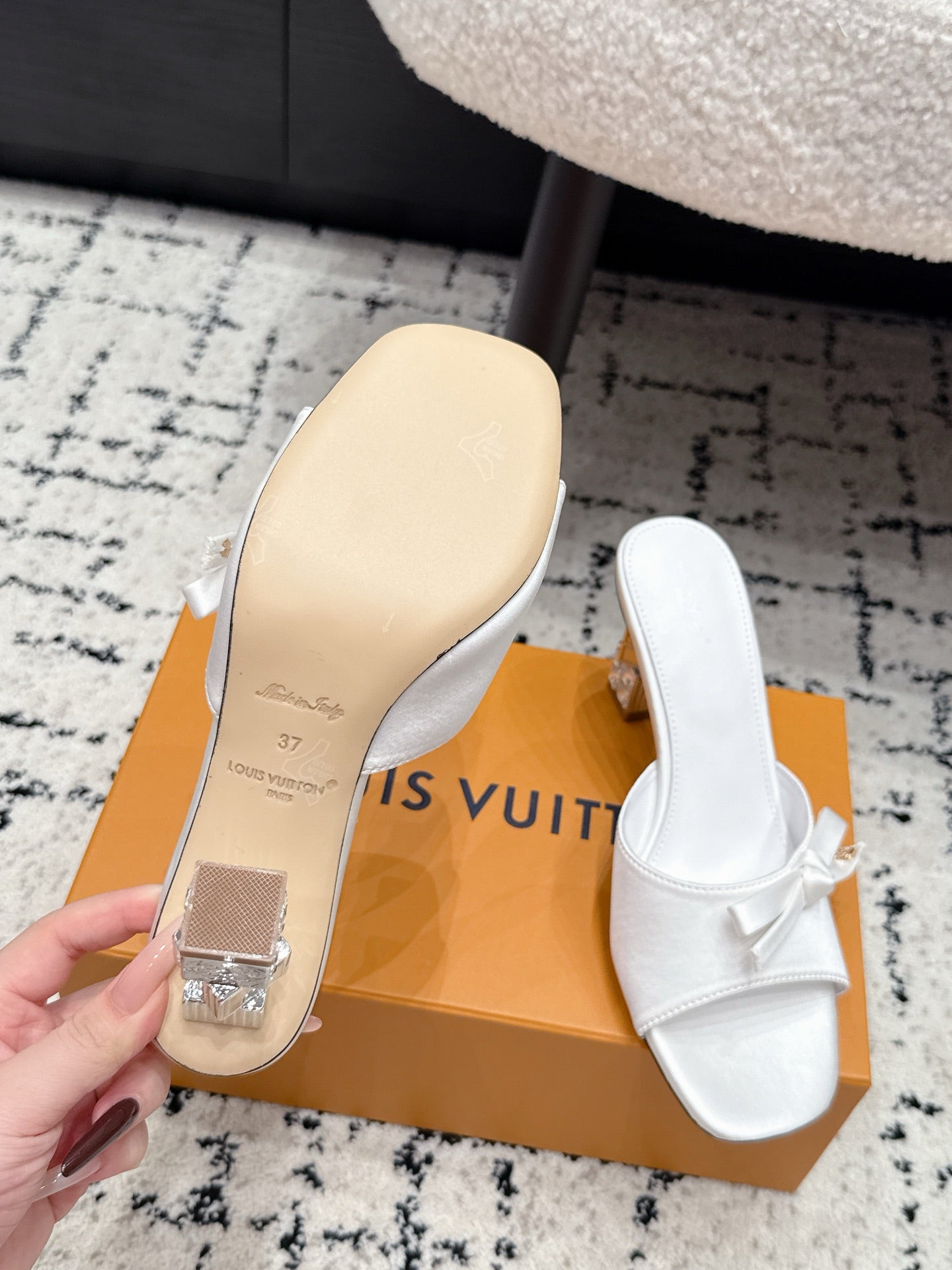 LV Cube Mules 7cm White Silk Fabric Sheepskin 880429