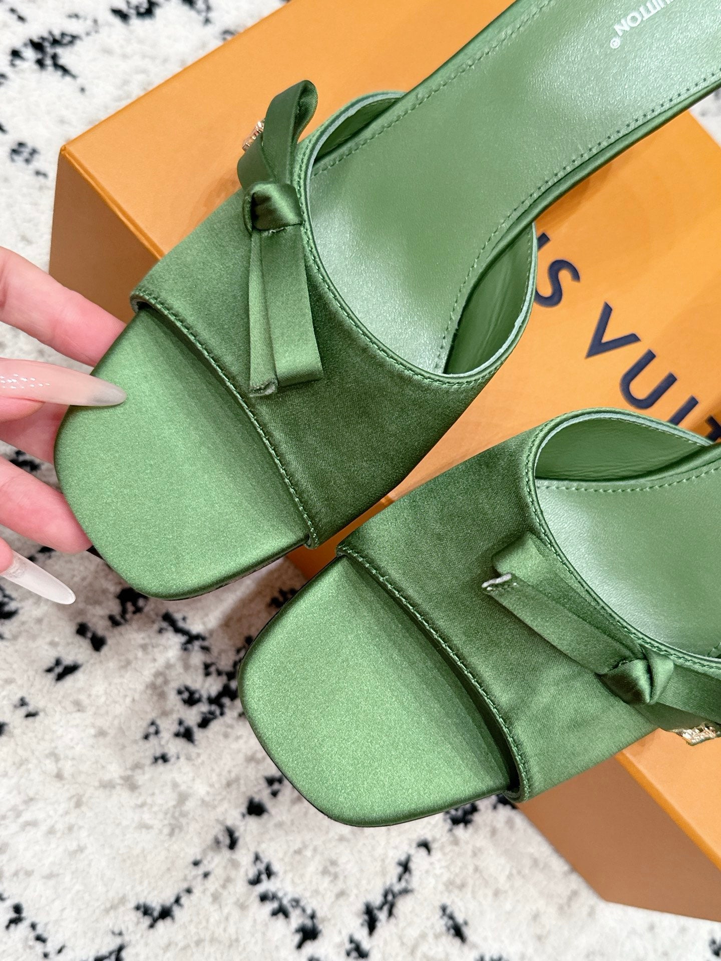 LV Cube Mules 7cm Green Silk Fabric Sheepskin 880430
