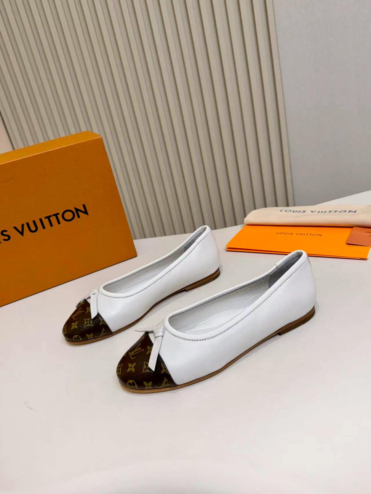 LV Darling Ballerina White Black Cowhide 847110