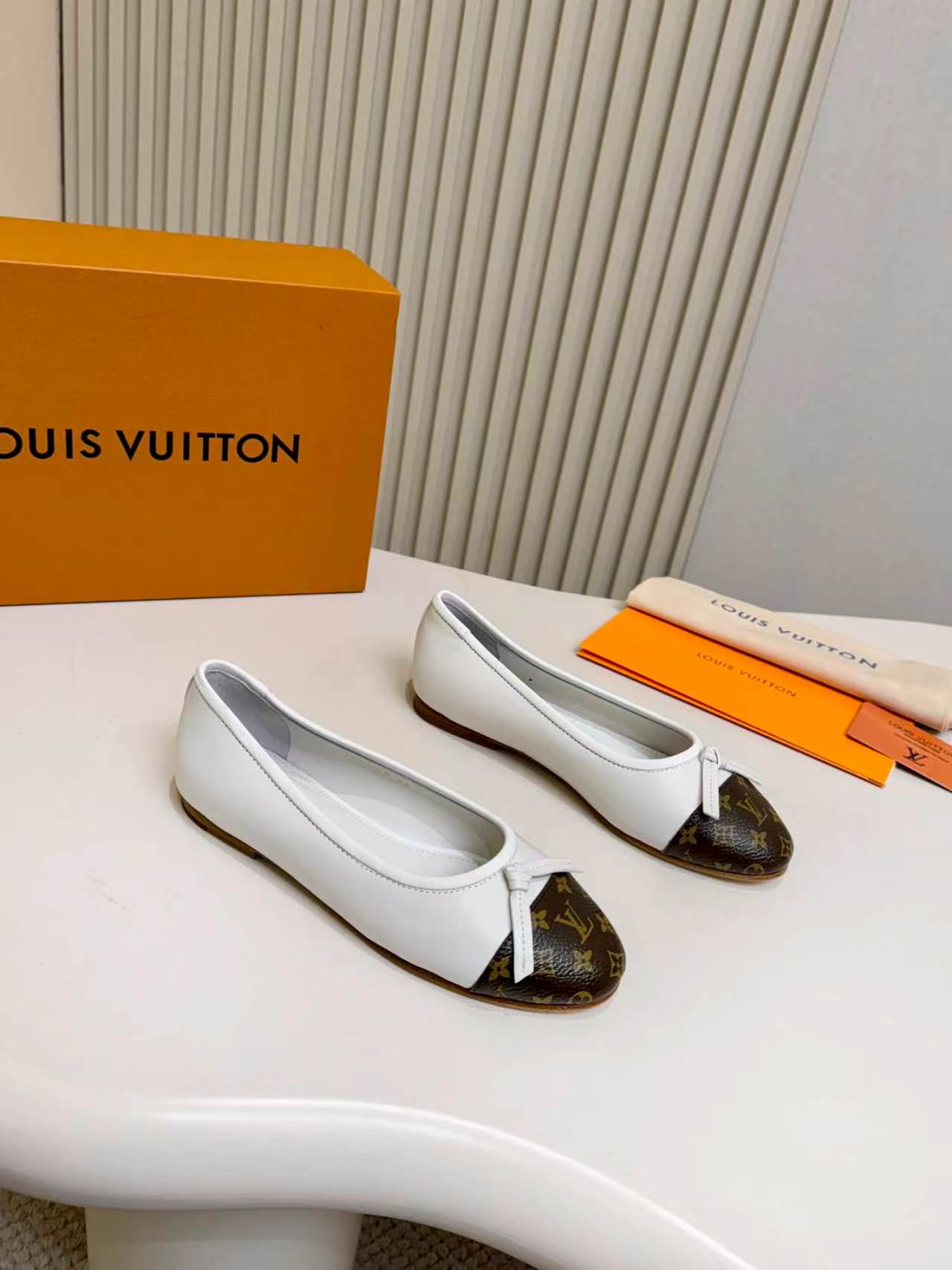 LV Darling Ballerina White Black Cowhide 847110
