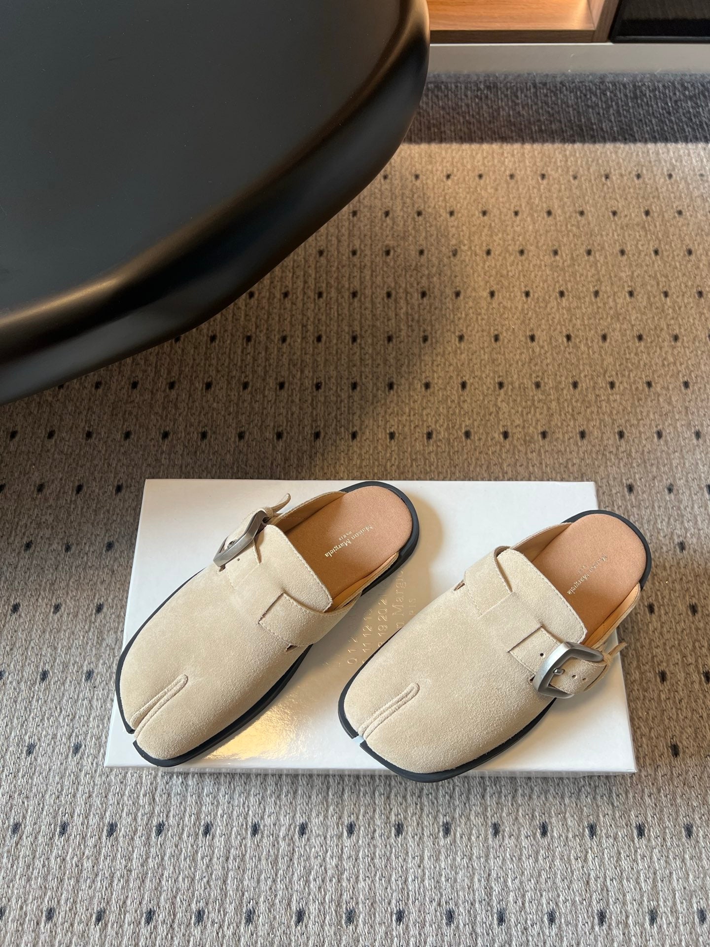 Maison Margiela Tabi Buckle-Fastening Mules Beige Suede 803623