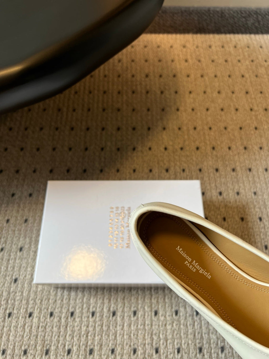 Maison Margiela Tabi Shoes Flat Cream Patent Leather 828084