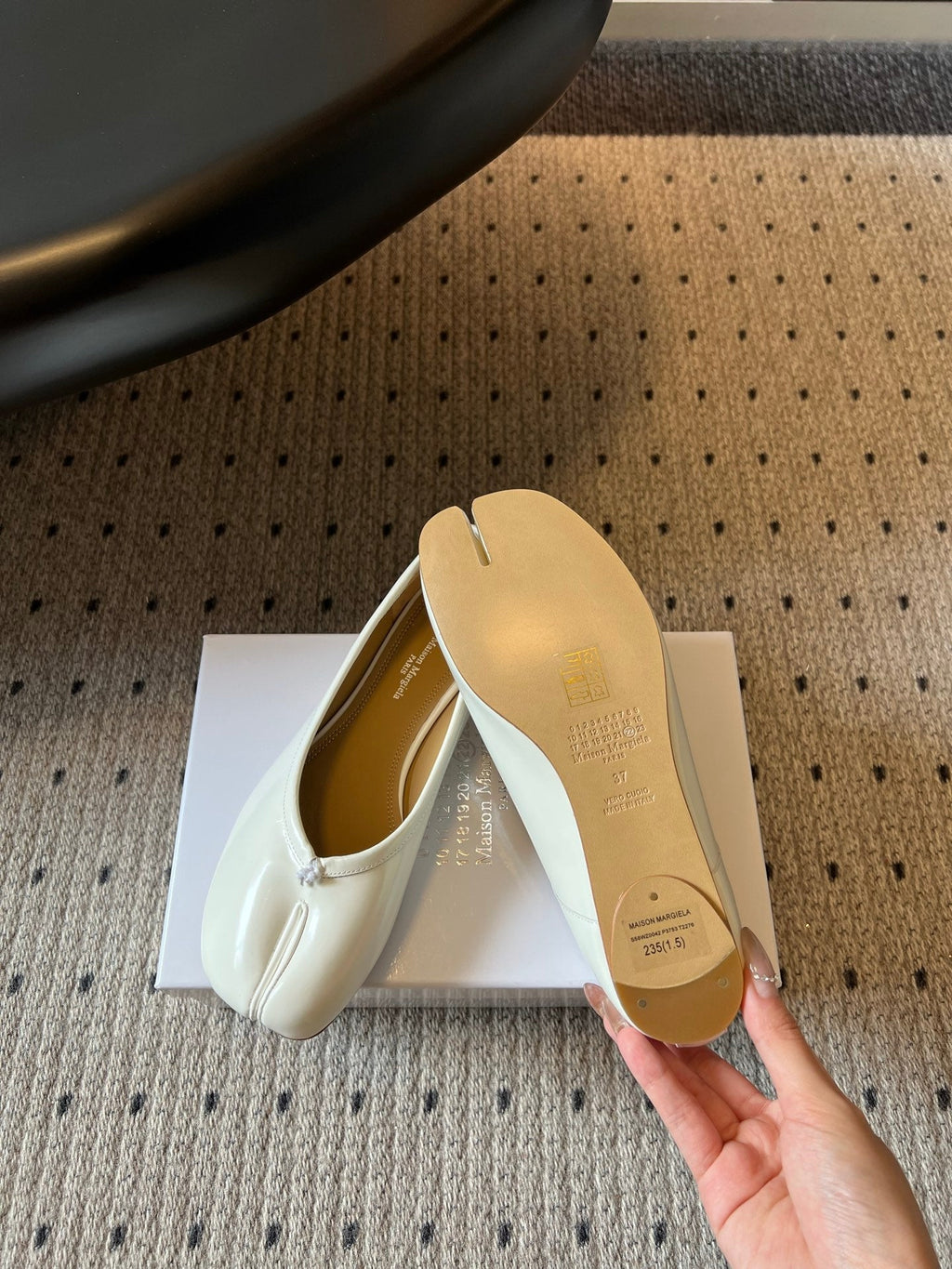 Maison Margiela Tabi Shoes Flat Cream Patent Leather 828084