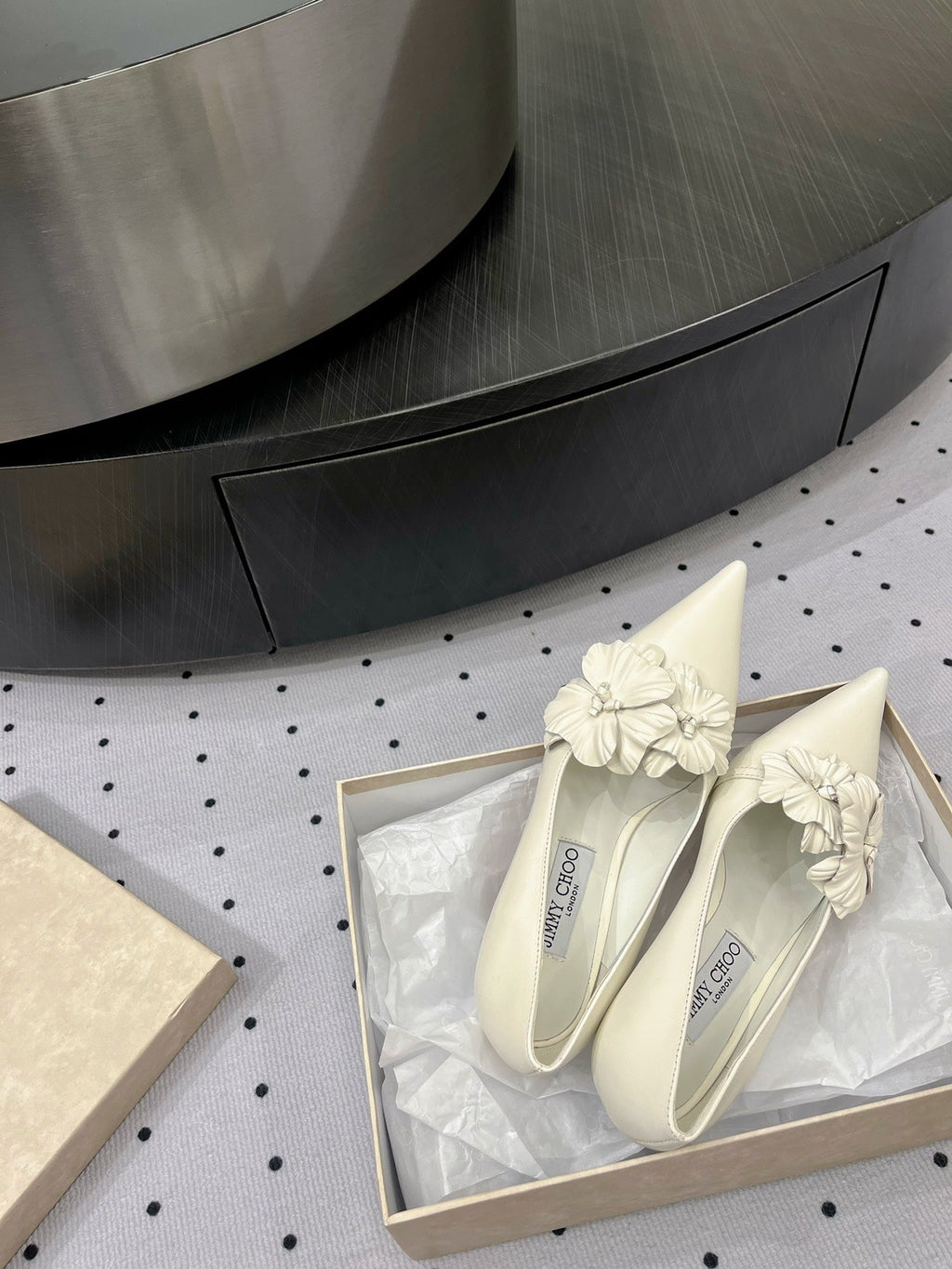 Jimmy Pumps In Ivory White Lambskin 591628