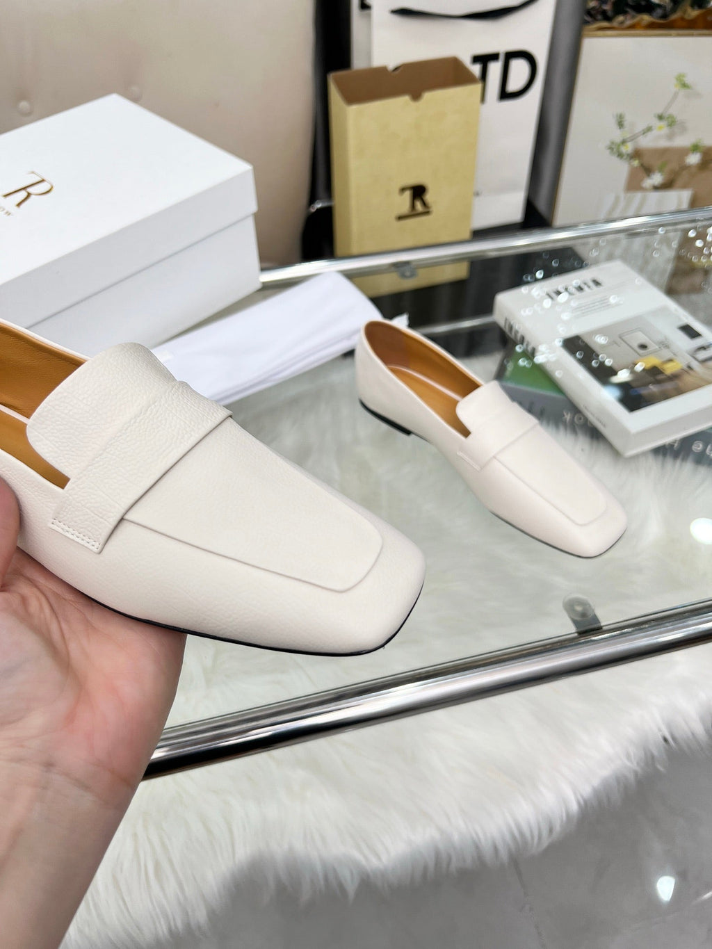 TR Toe Low Mouth Loafer White Calfskin 832650